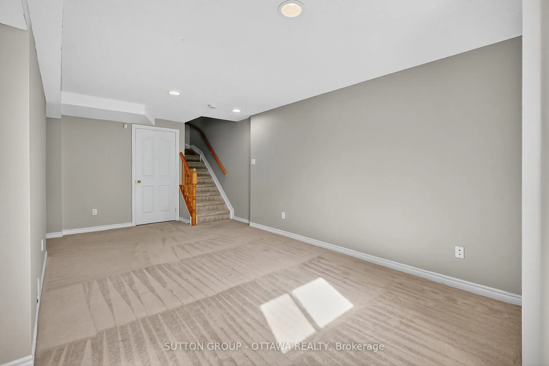 990 Markwick Crescent