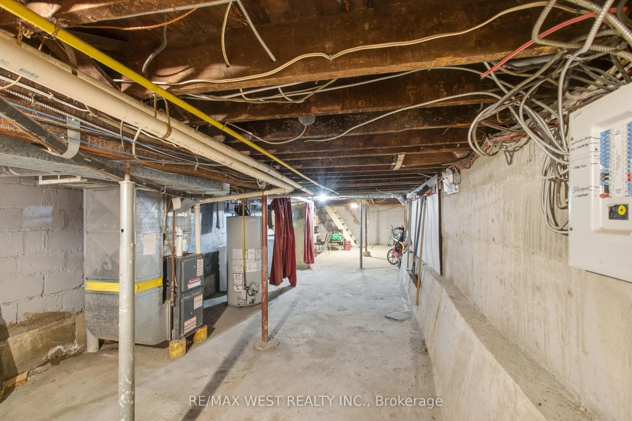 597 Barton Street E