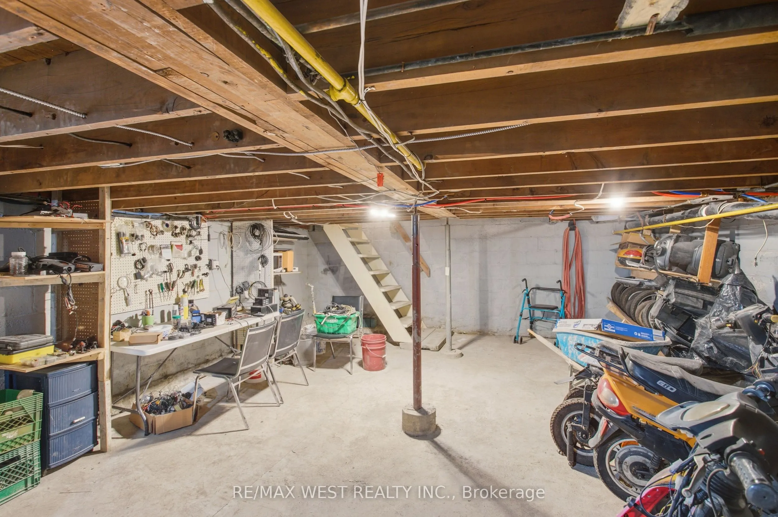 597 Barton Street E