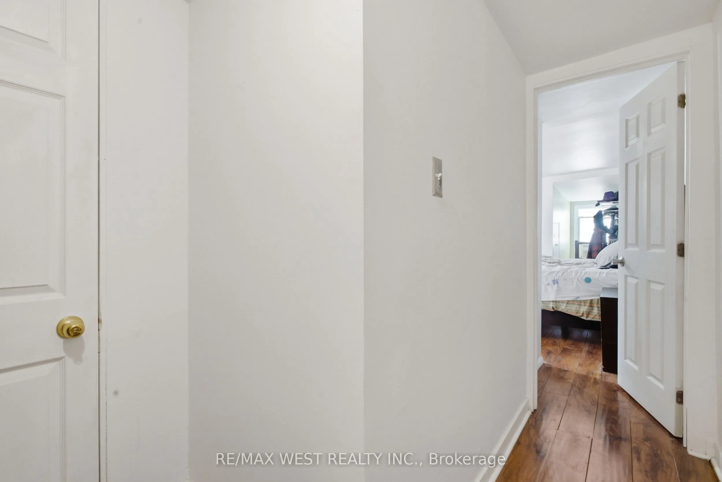 597 Barton Street E