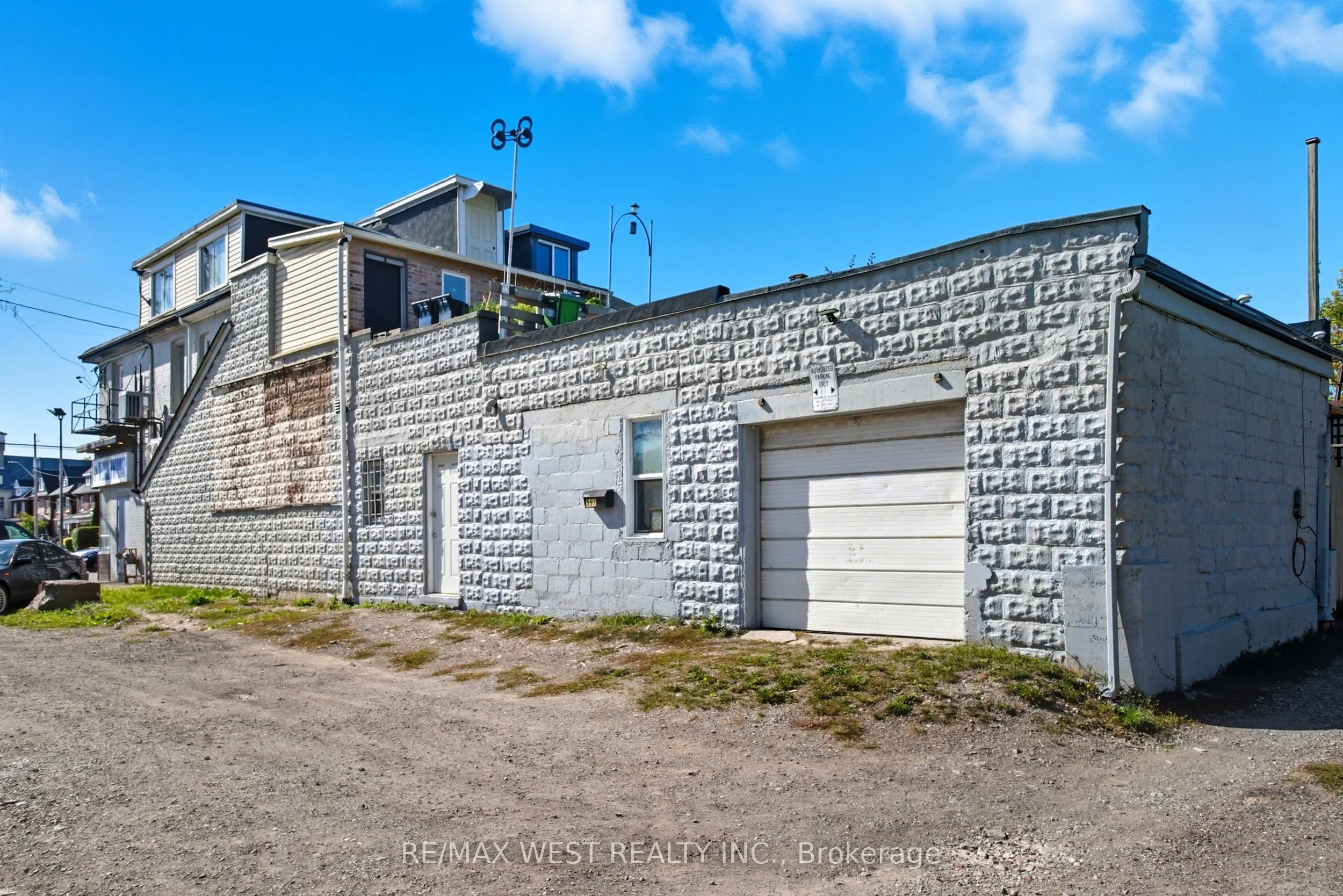 597 Barton Street E