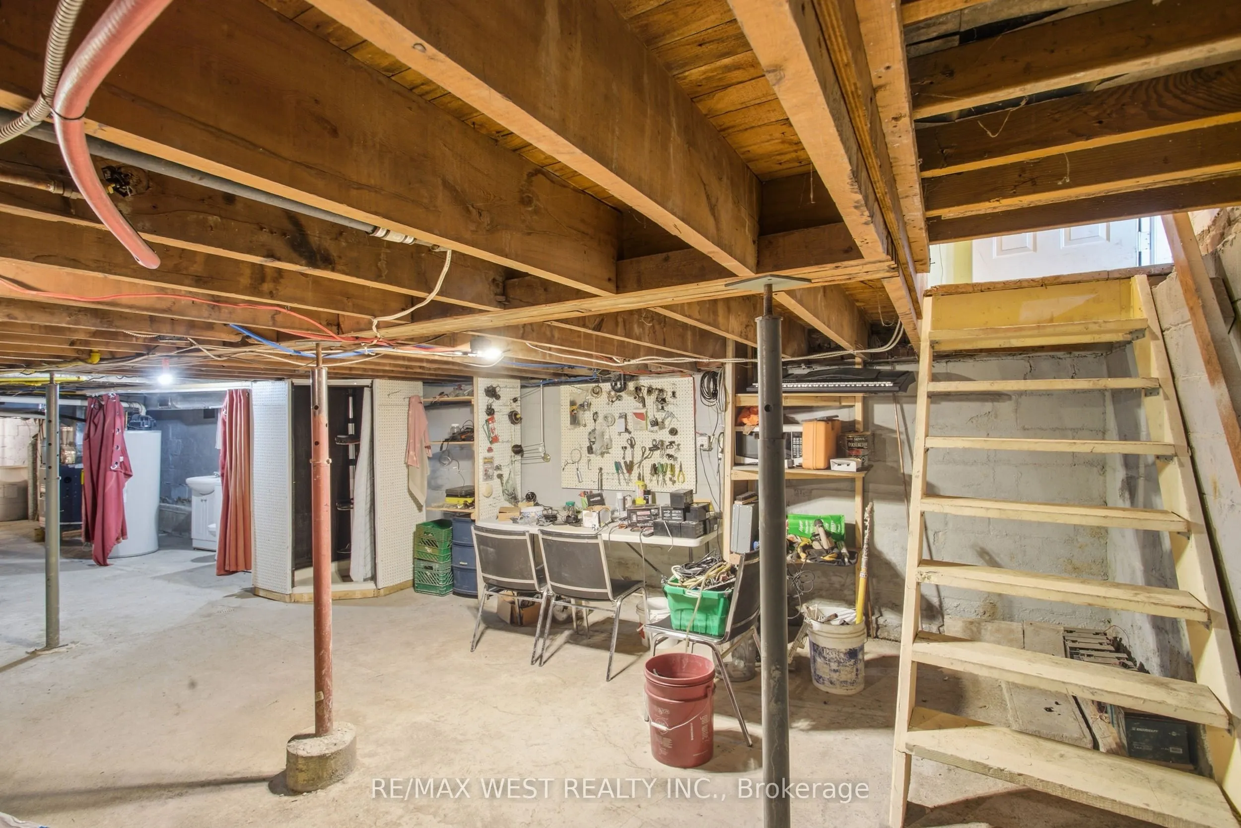 597 Barton Street E