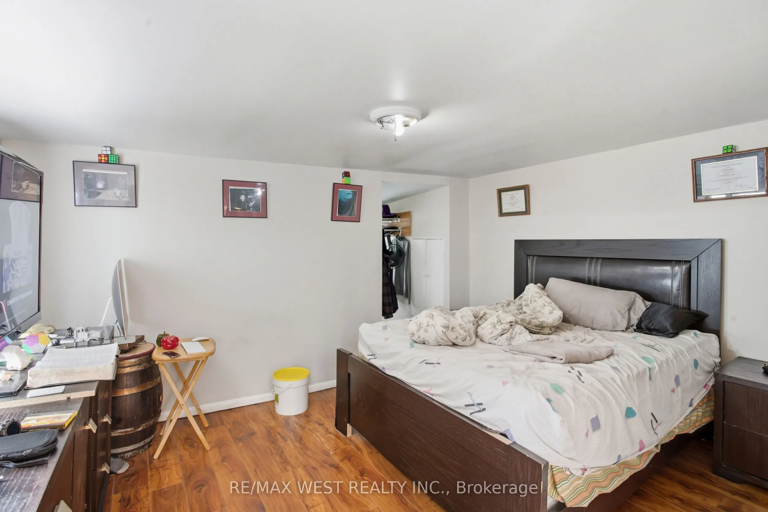 597 Barton Street E