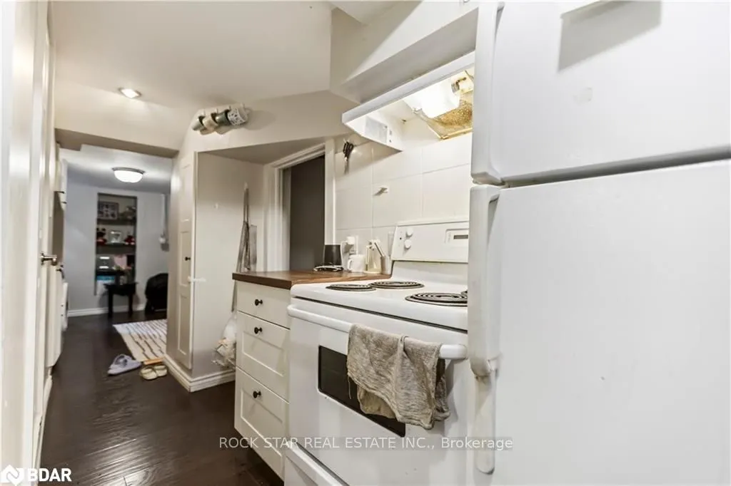 43 Eby Street S