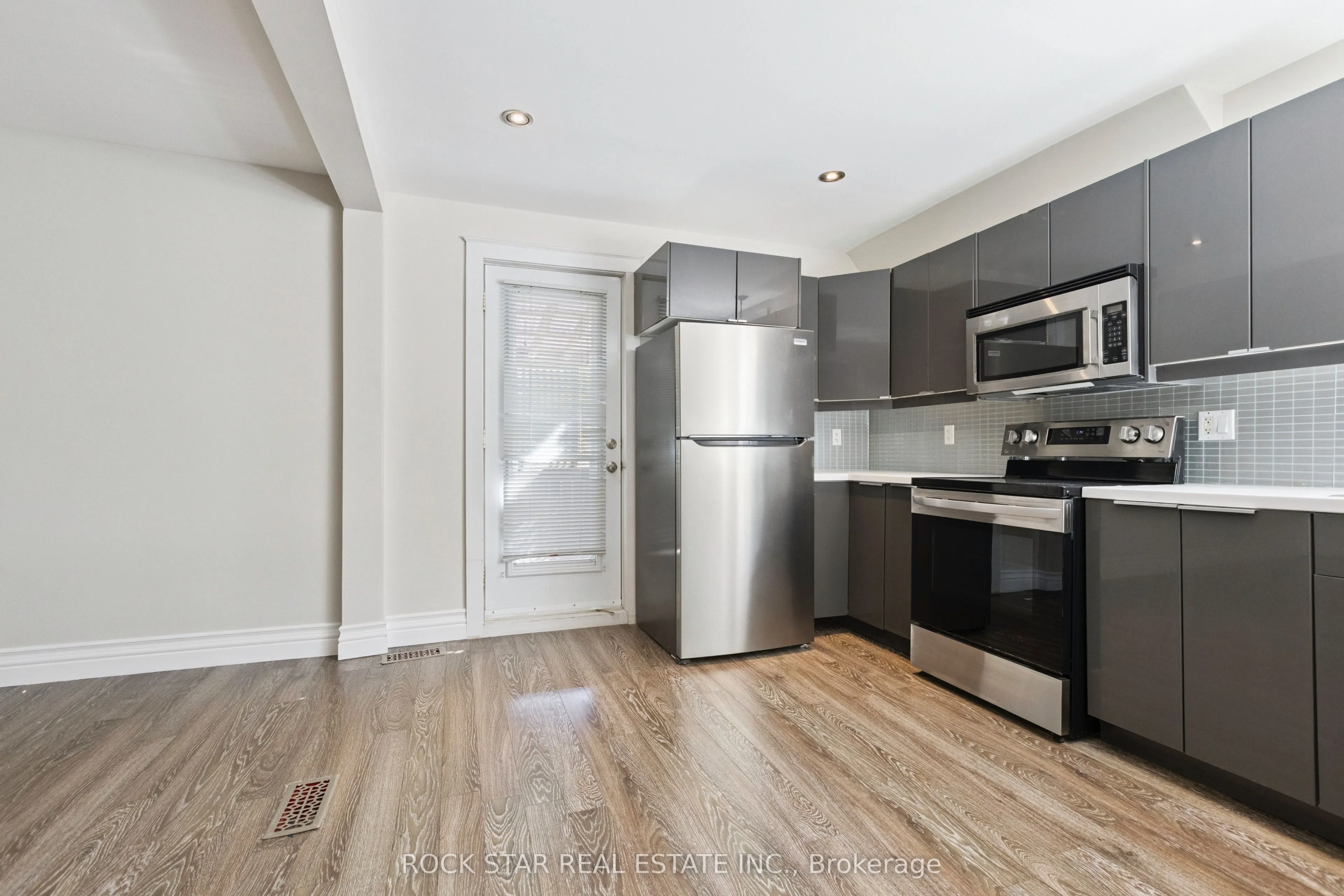 43 Eby Street S