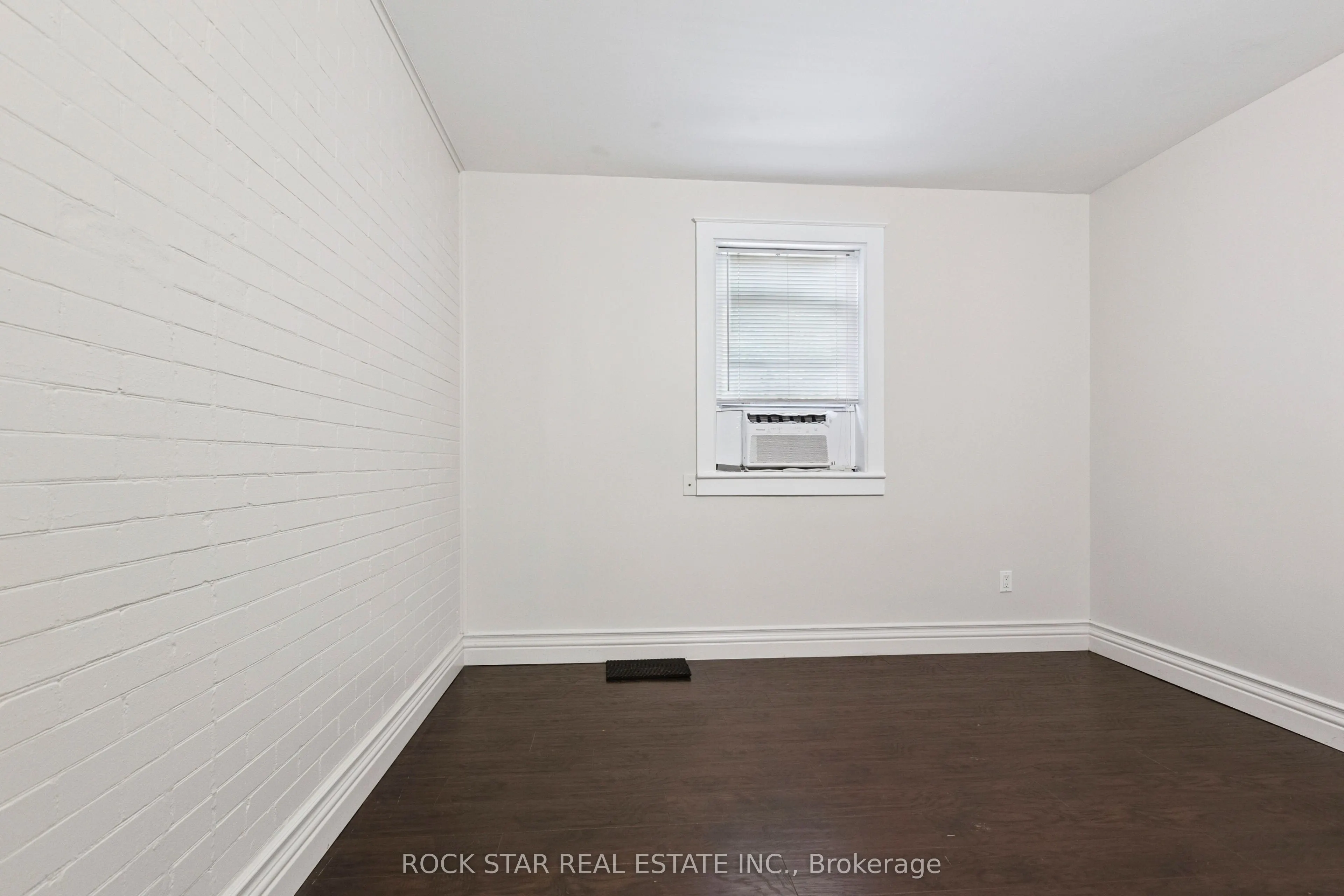 43 Eby Street S