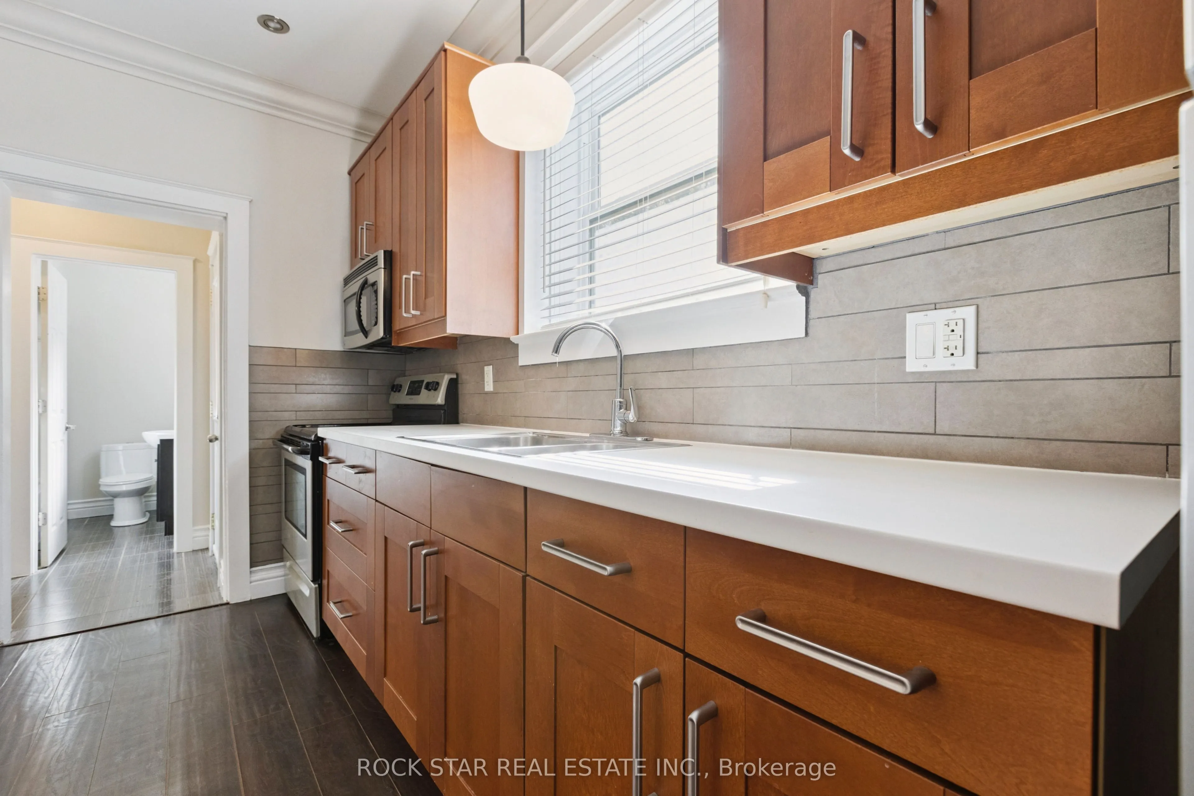 43 Eby Street S