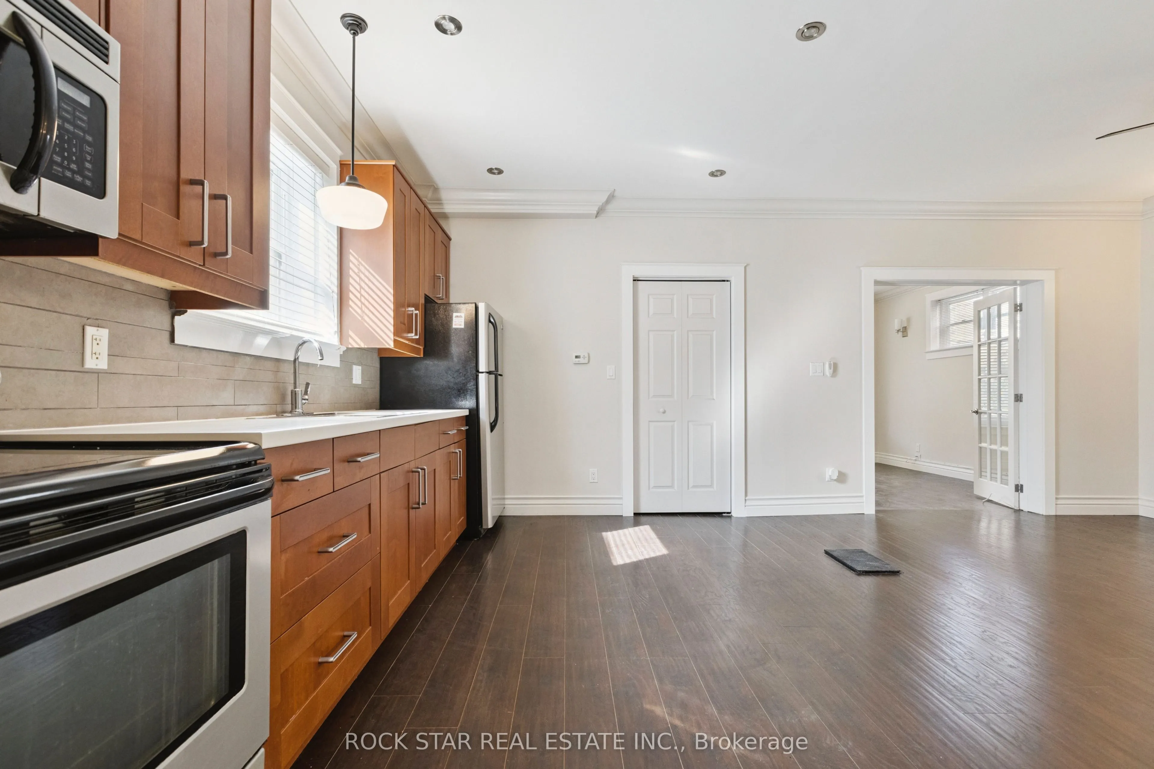 43 Eby Street S