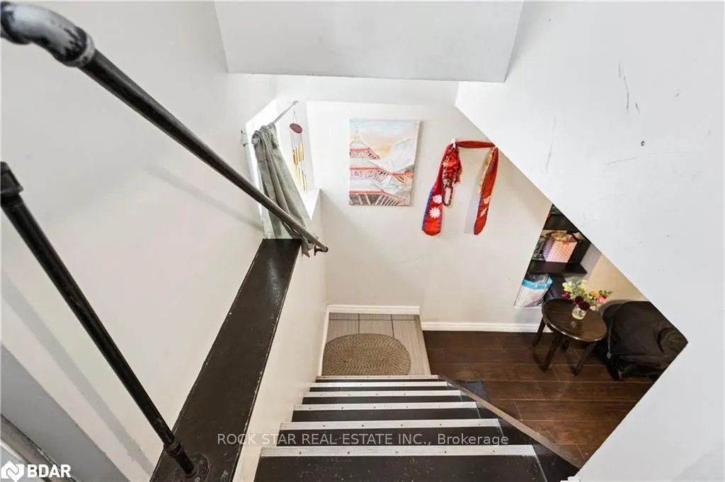 43 Eby Street S