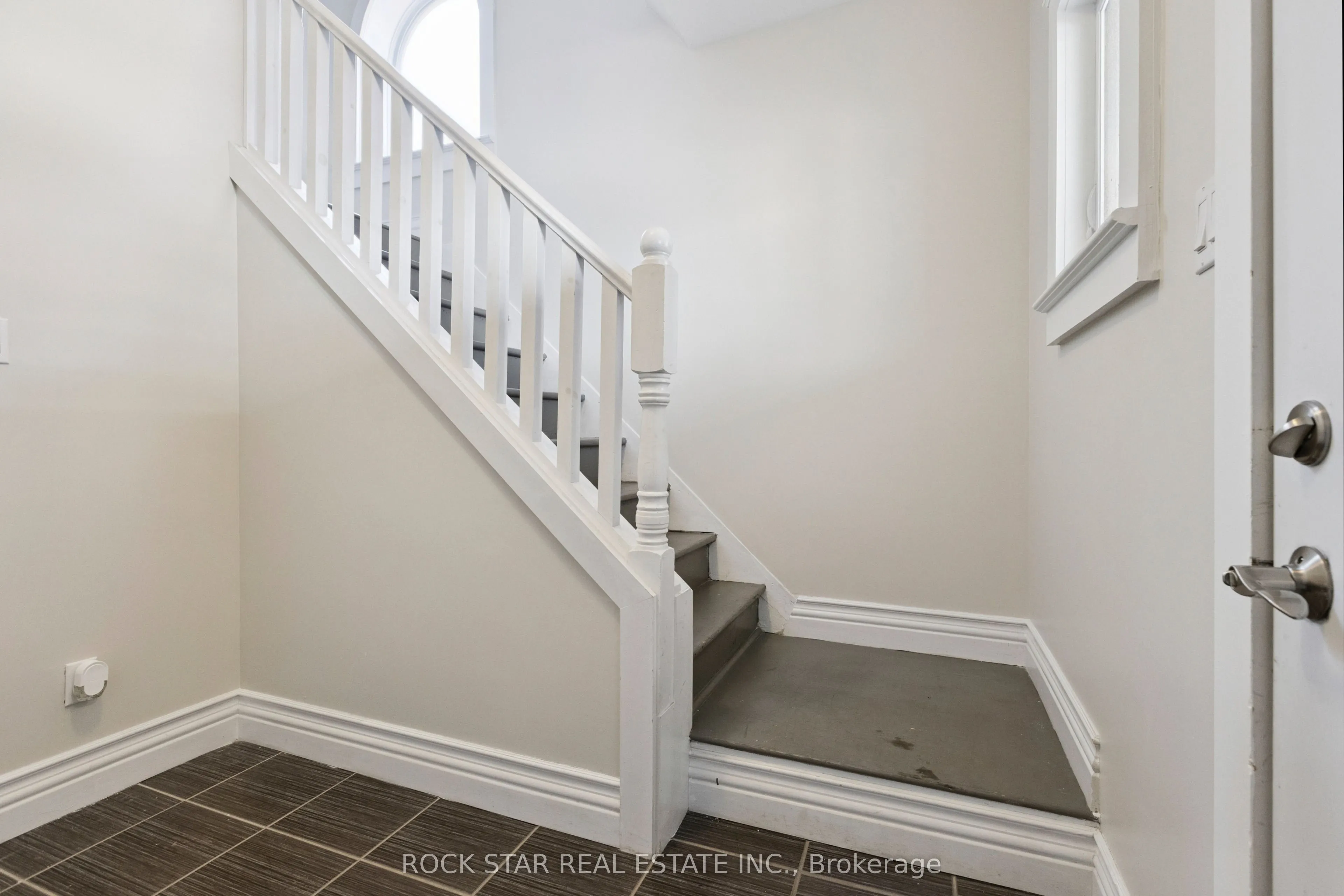 43 Eby Street S