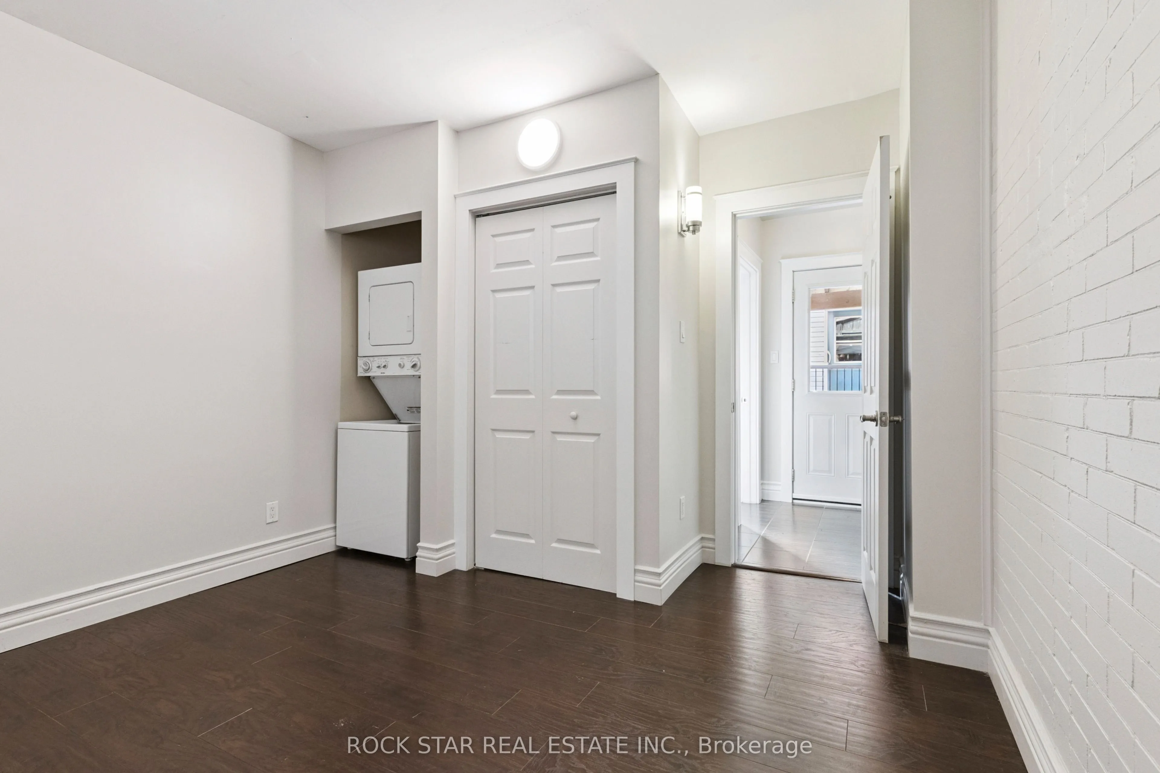 43 Eby Street S