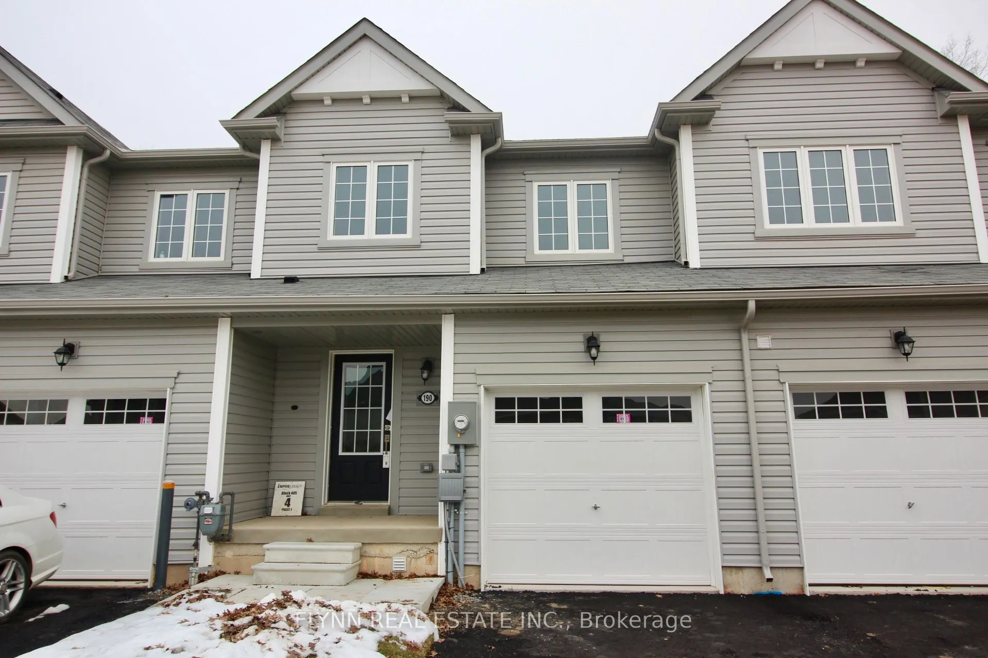 190 ESTHER Crescent
