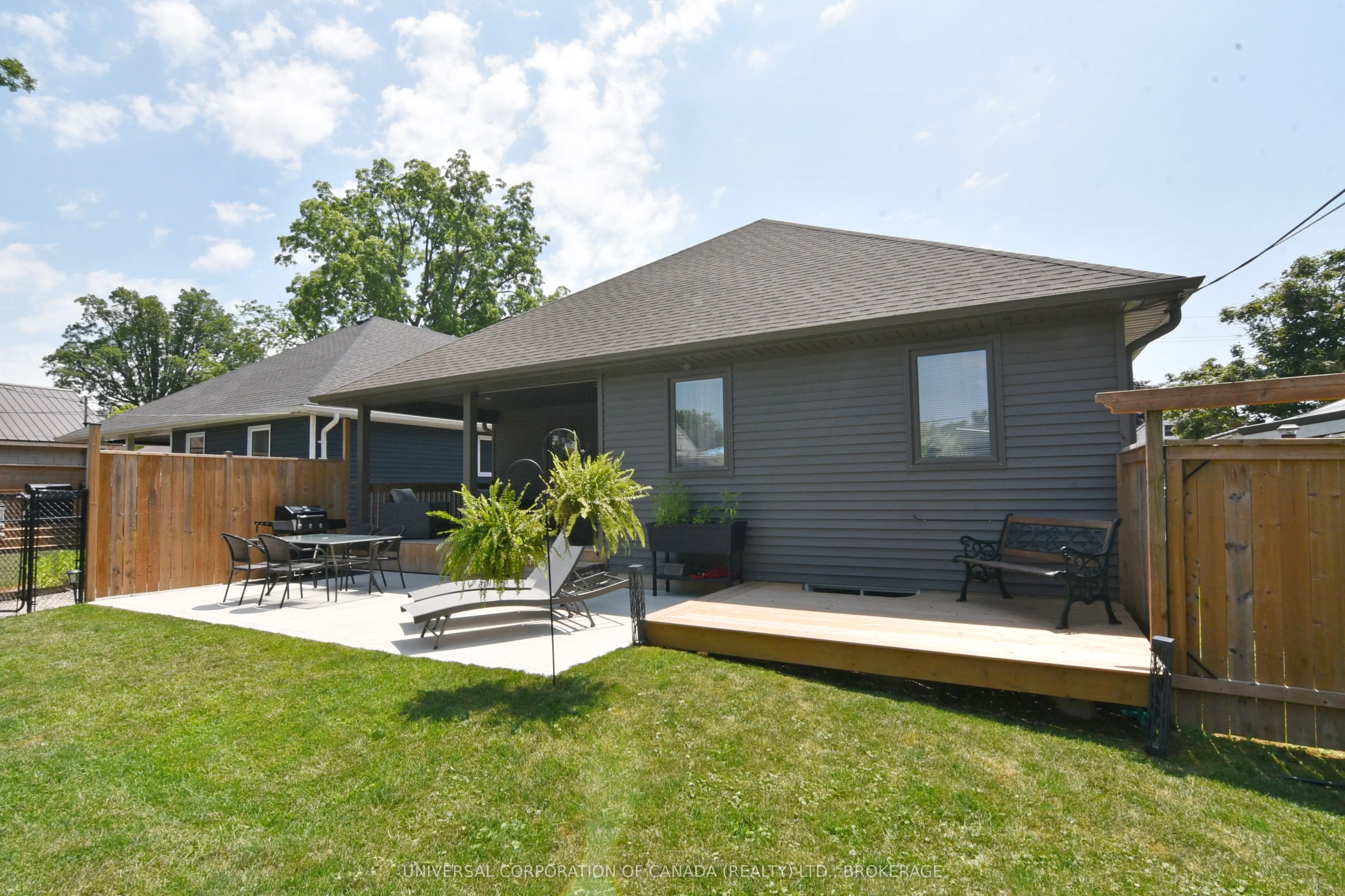269 Sydenham Street E