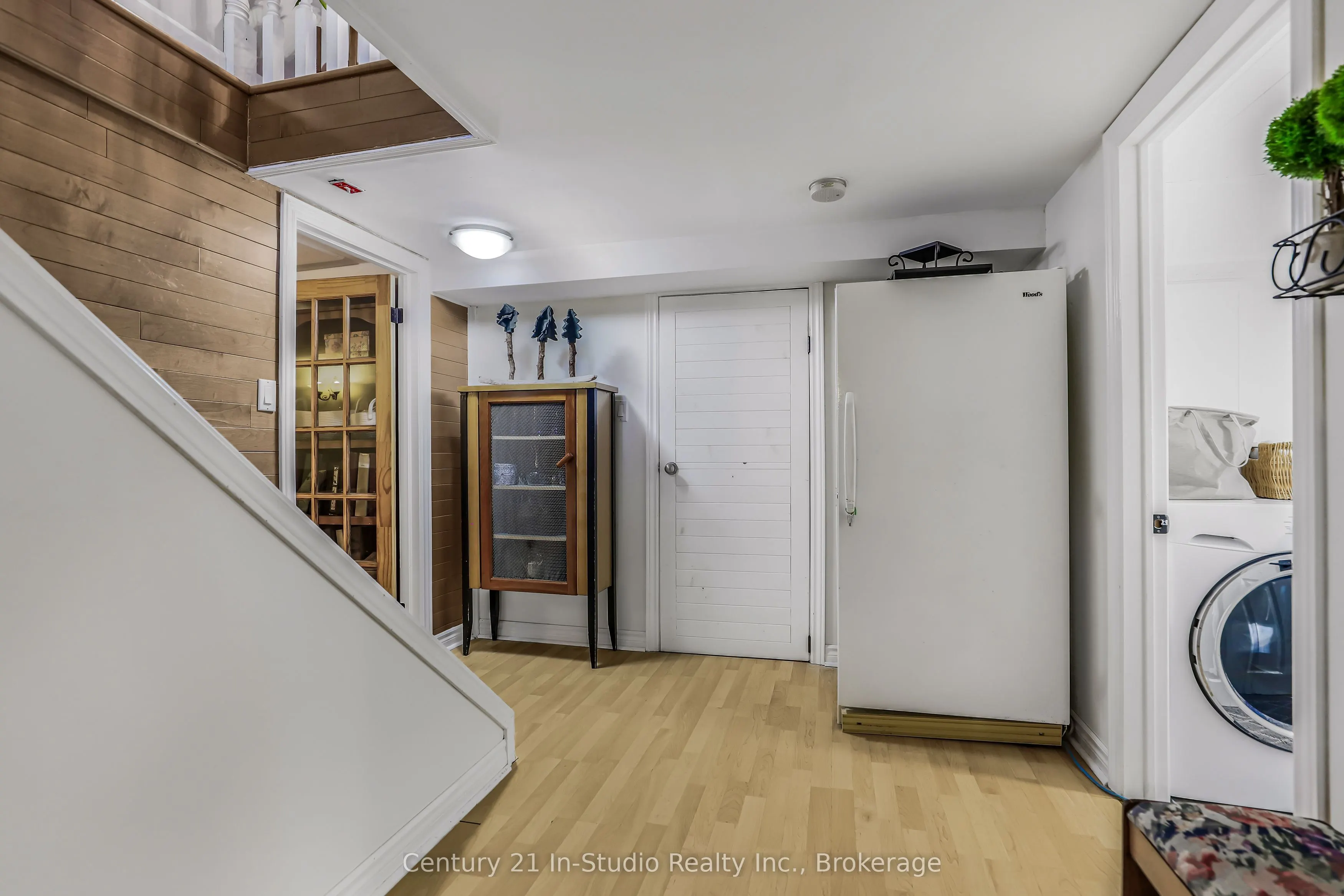 23 Pierce Street N