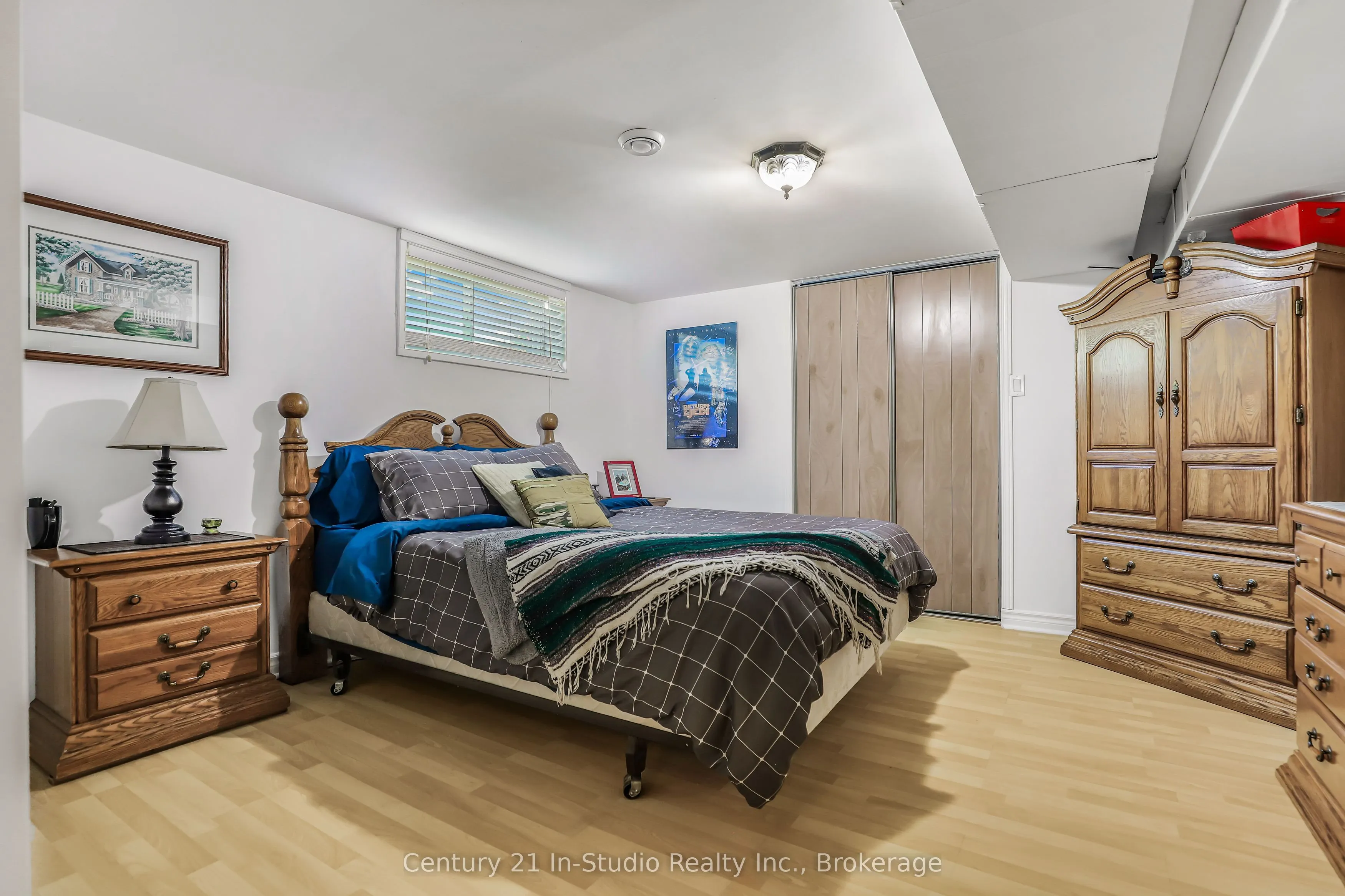 23 Pierce Street N
