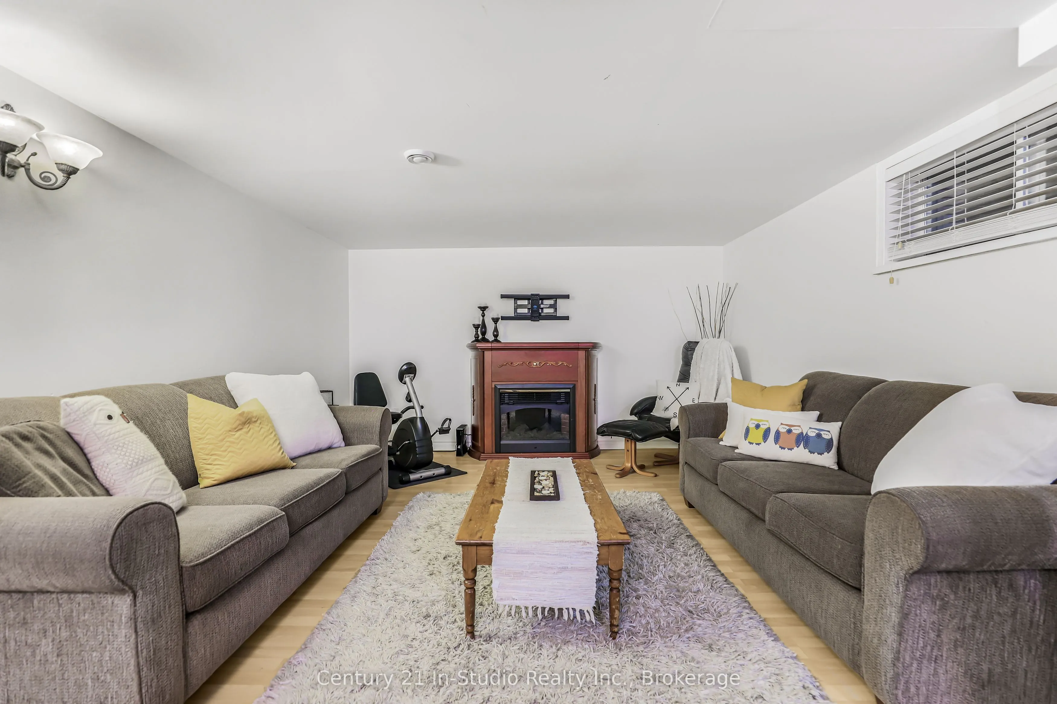 23 Pierce Street N