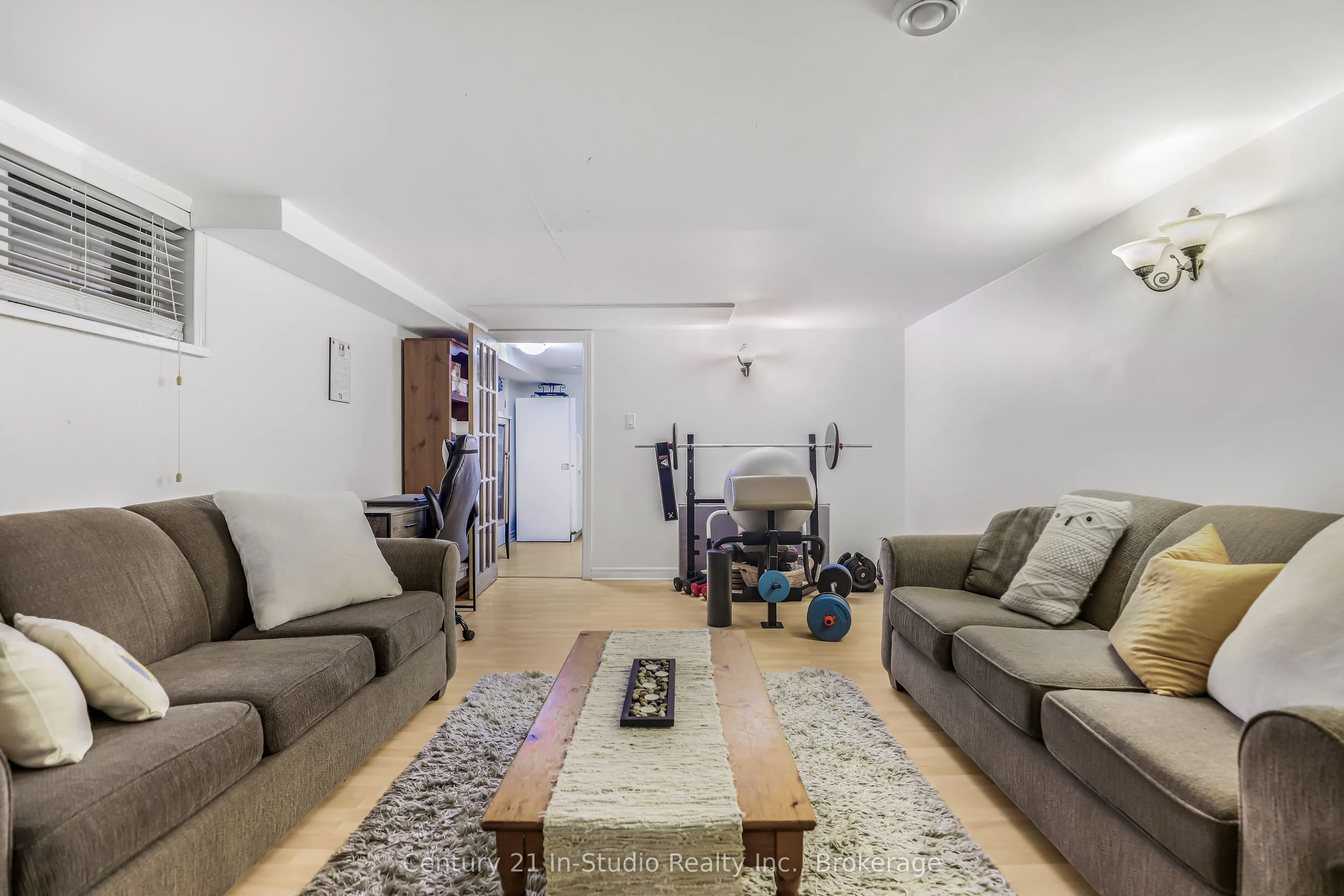 23 Pierce Street N