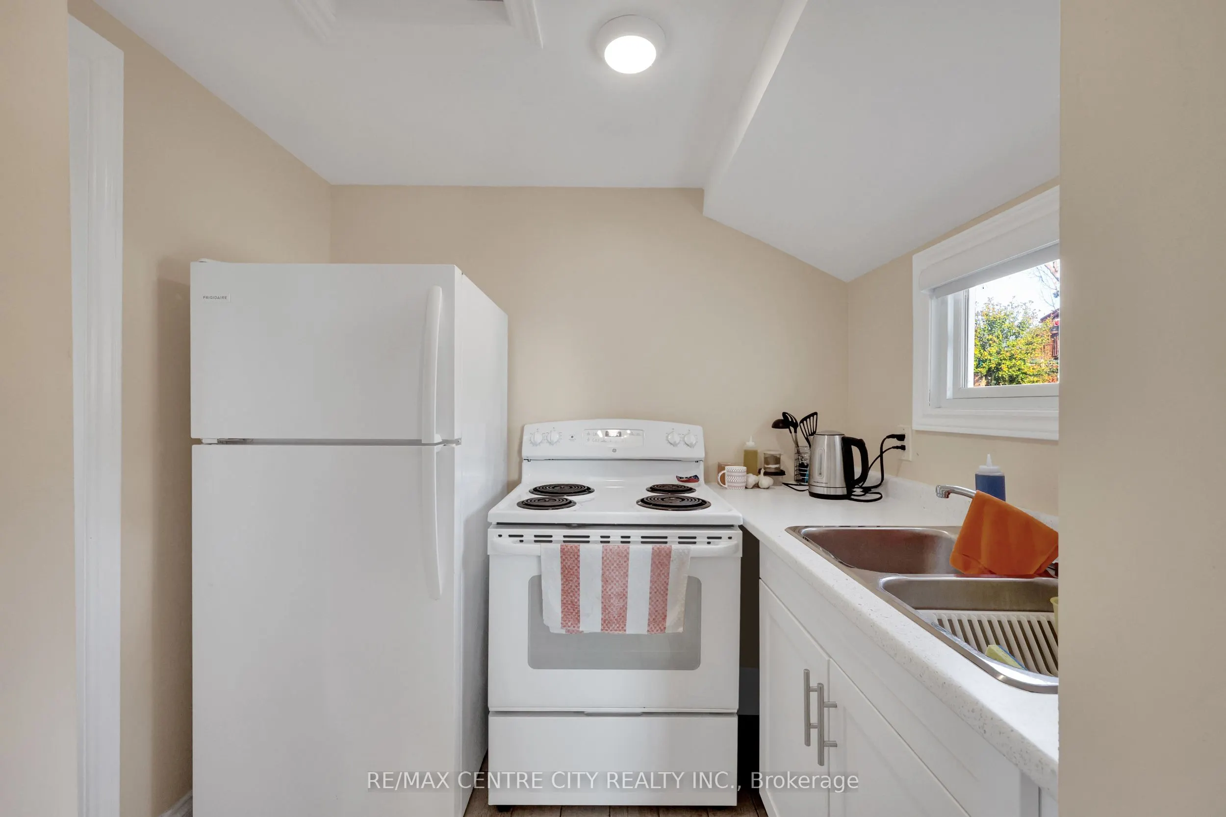 3143 Colin Street