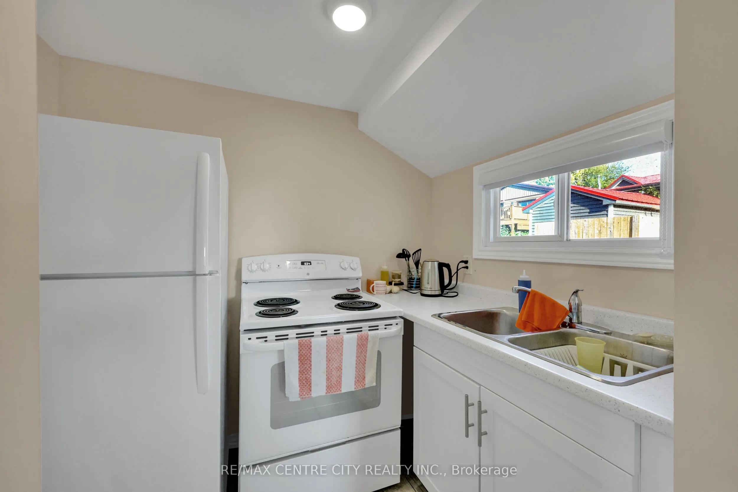 3143 Colin Street