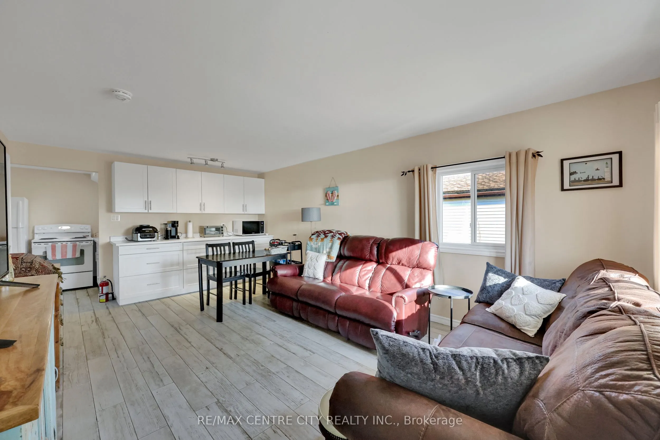 3143 Colin Street