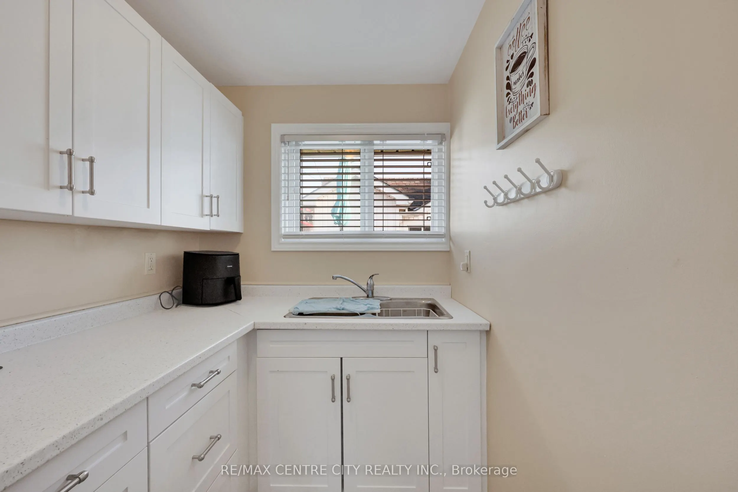 3143 Colin Street