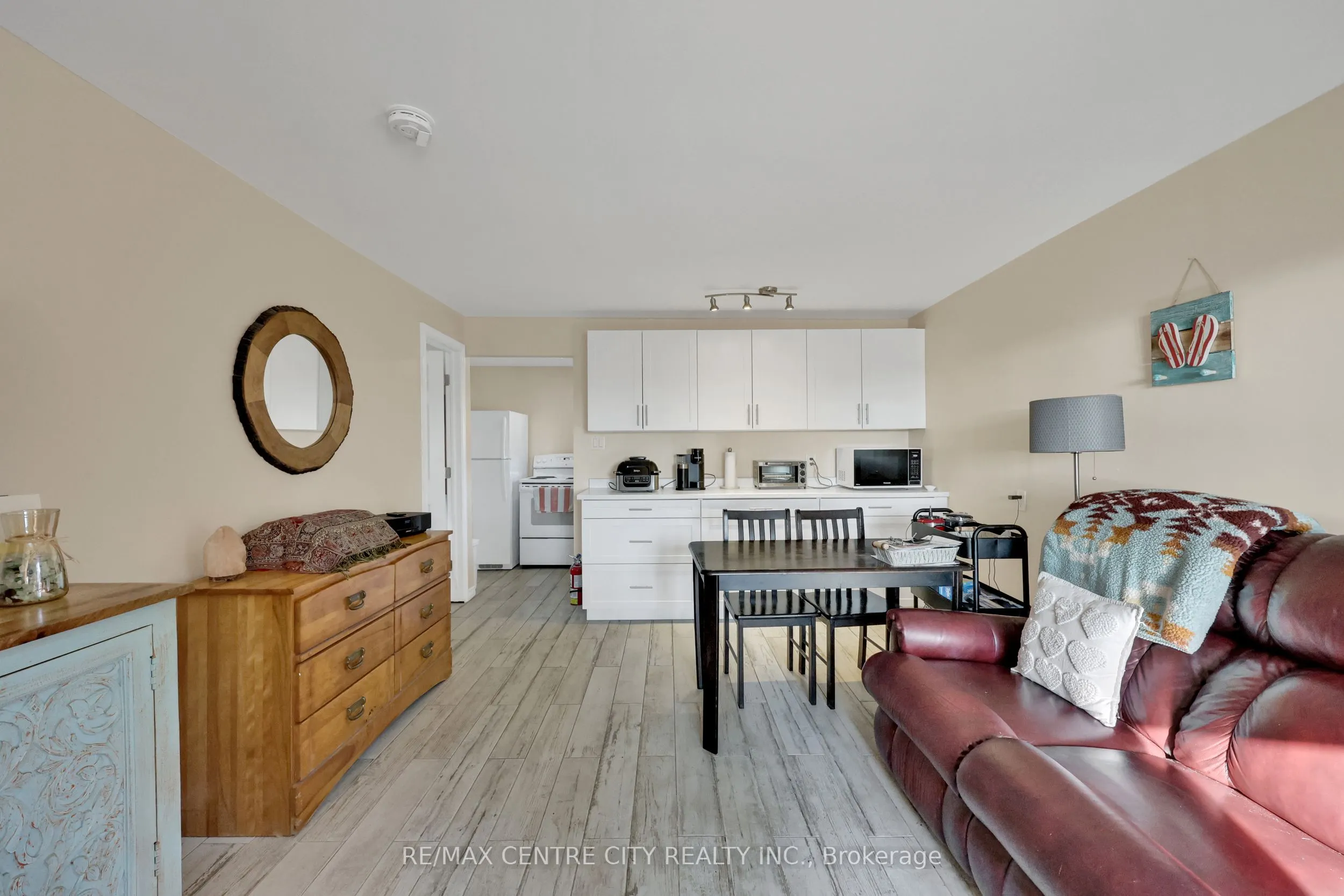3143 Colin Street