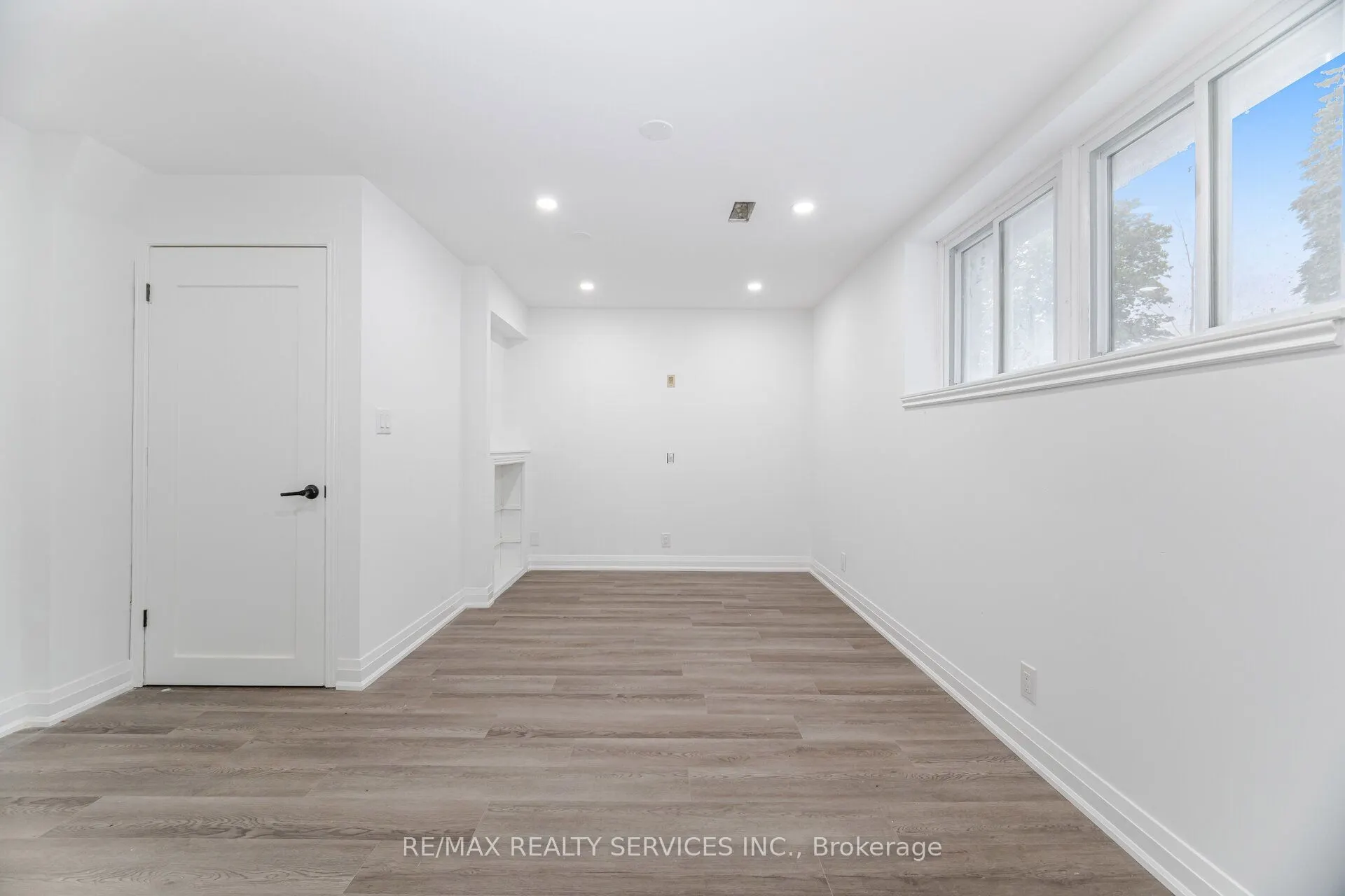 5587 Wellington Rd 86, Road E