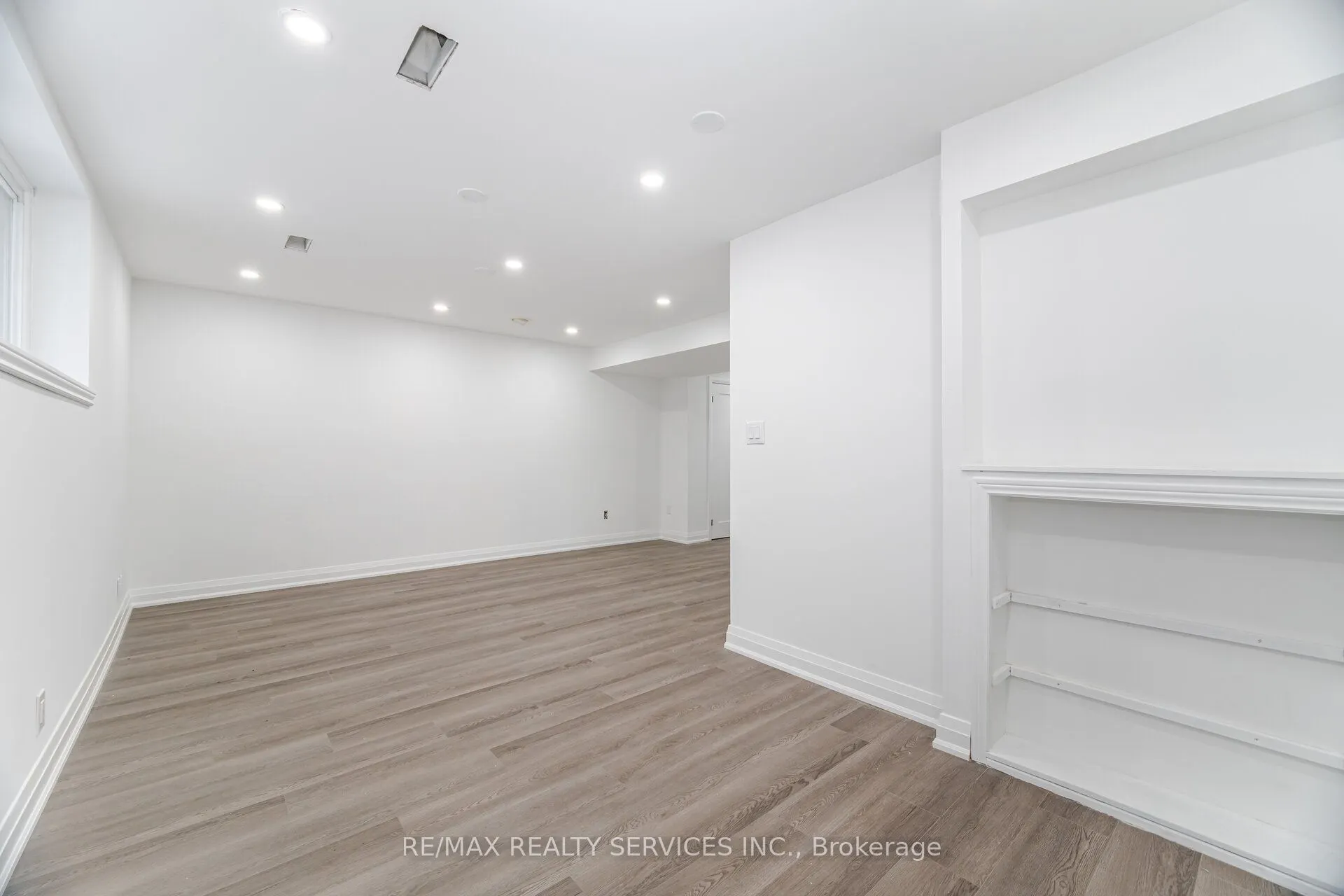 5587 Wellington Rd 86, Road E