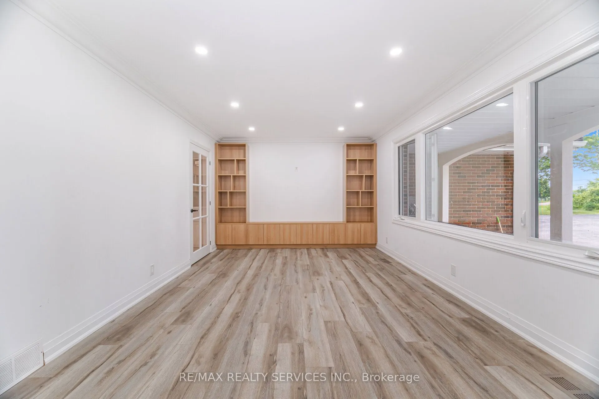 5587 Wellington Rd 86, Road E