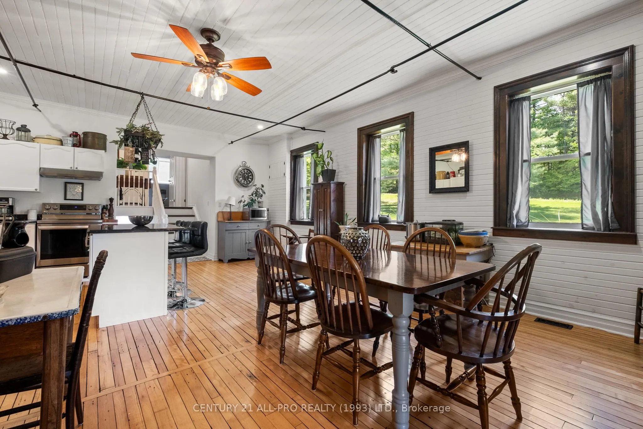 515 Tobacco Road
