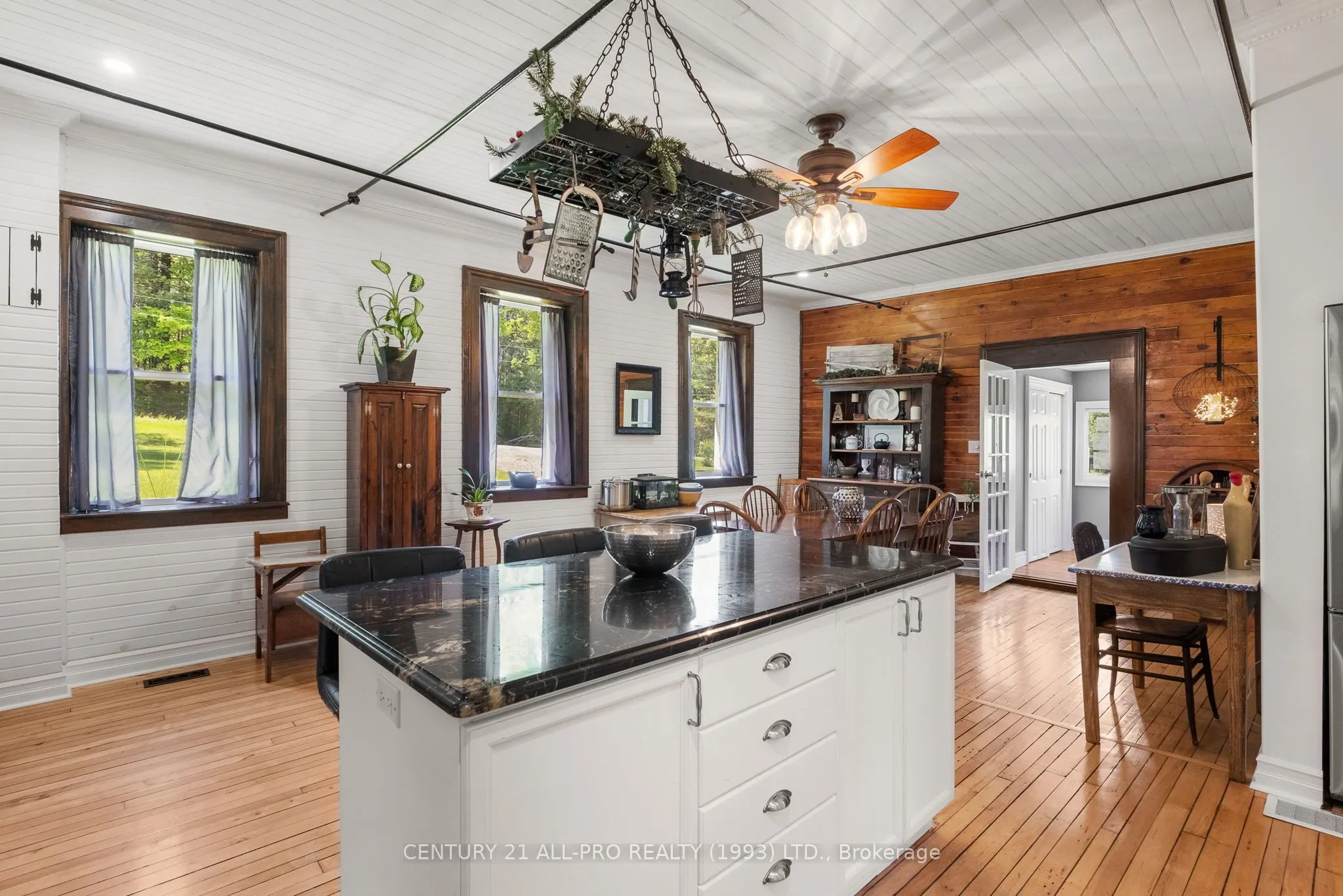 515 Tobacco Road