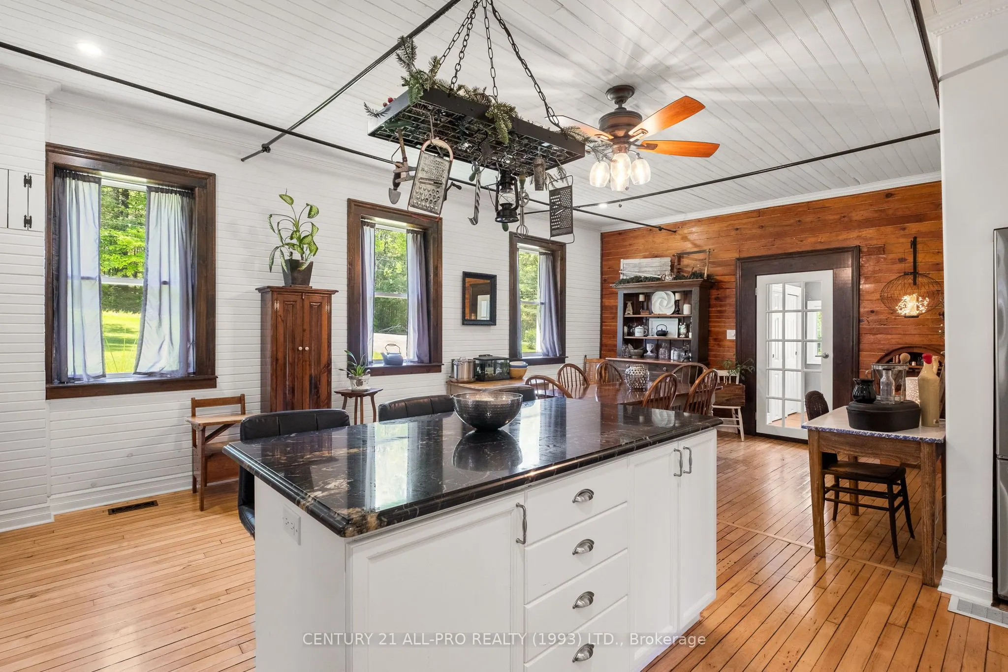 515 Tobacco Road