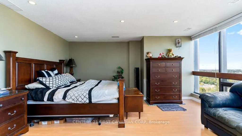 389 Dundas Street, #2207