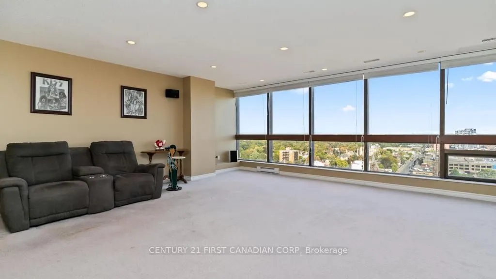 389 Dundas Street, #2207