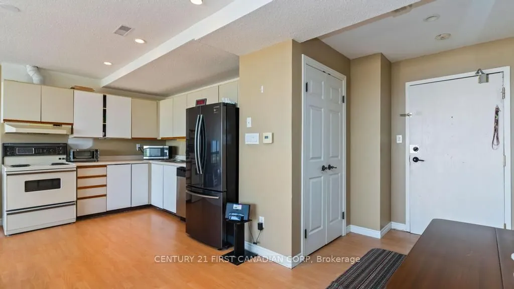 389 Dundas Street, #2207