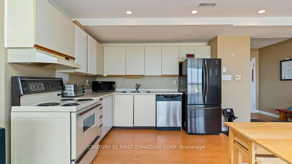 389 Dundas Street, #2207