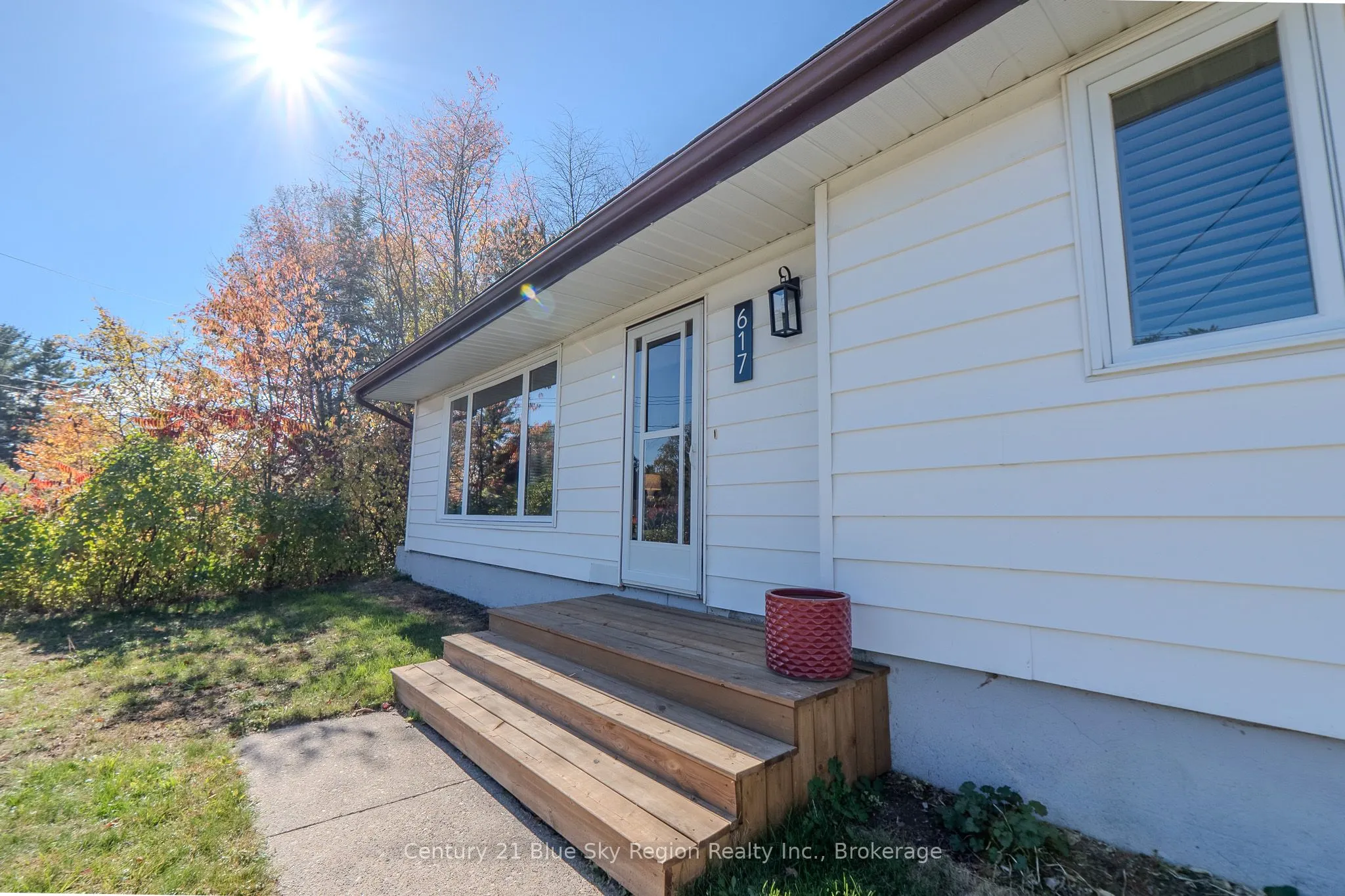 617 Laurentian Avenue