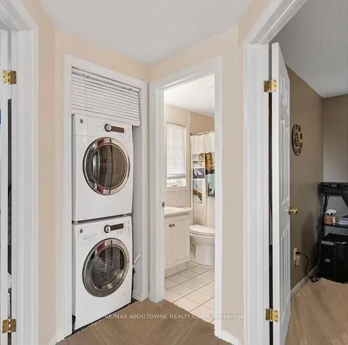 53 Boulder Crescent, #Main