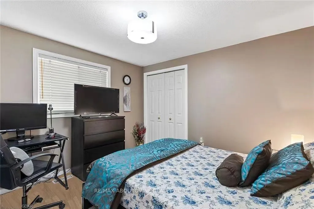 53 Boulder Crescent, #Main