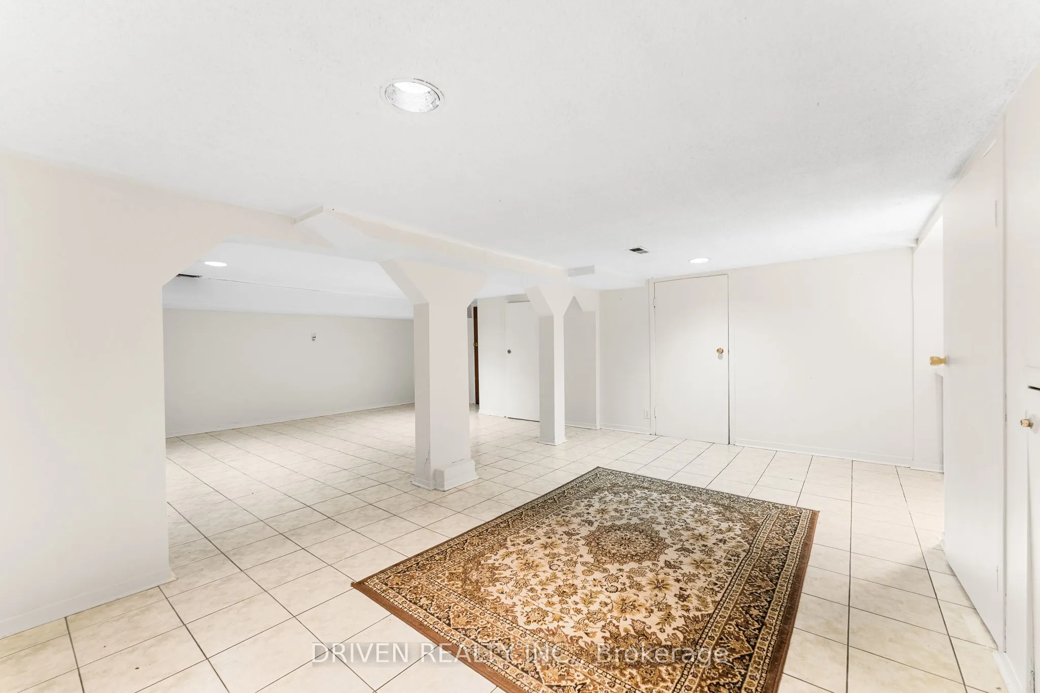 876 Pinecrest Road
