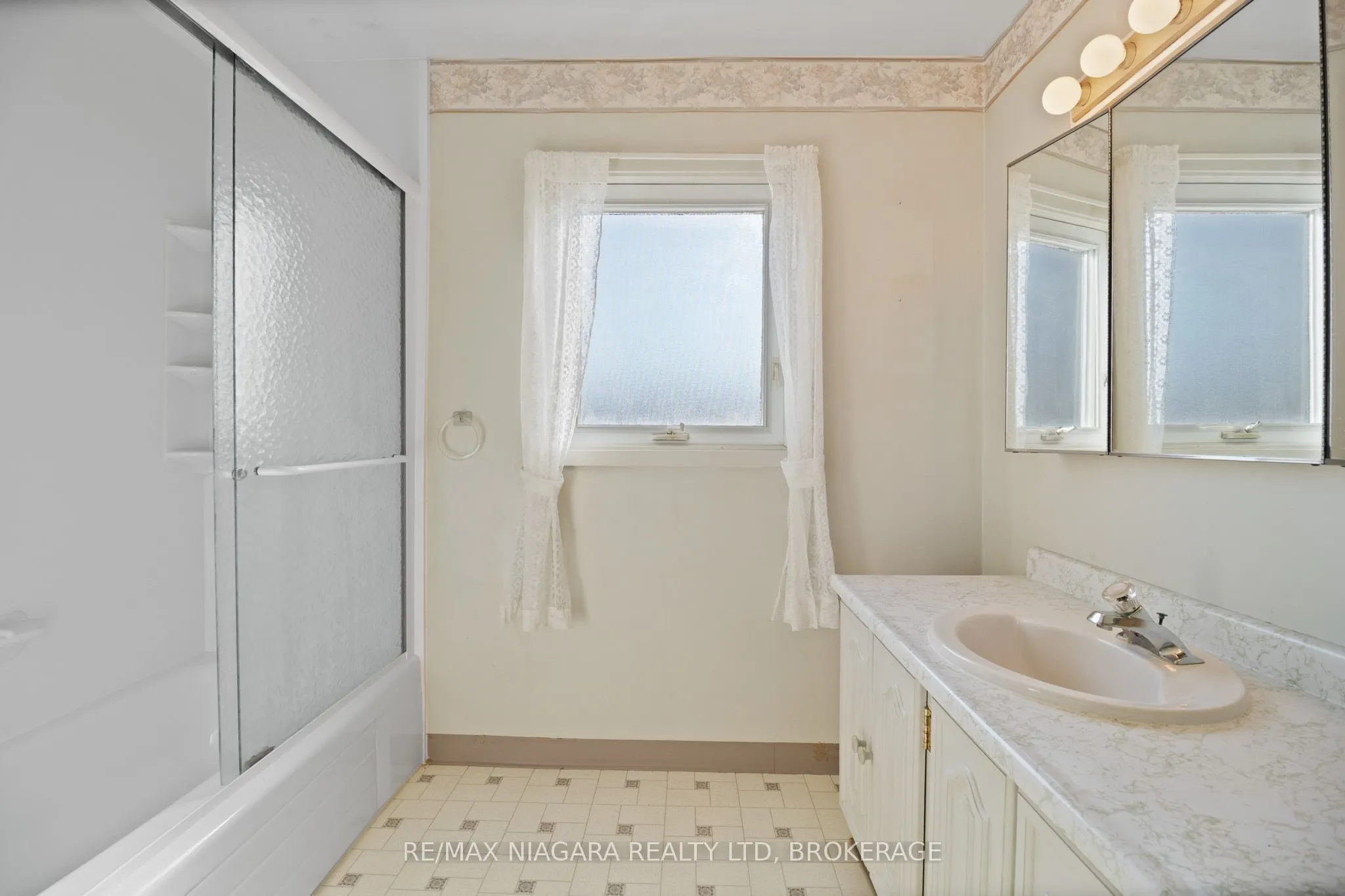 613 Queenston Road