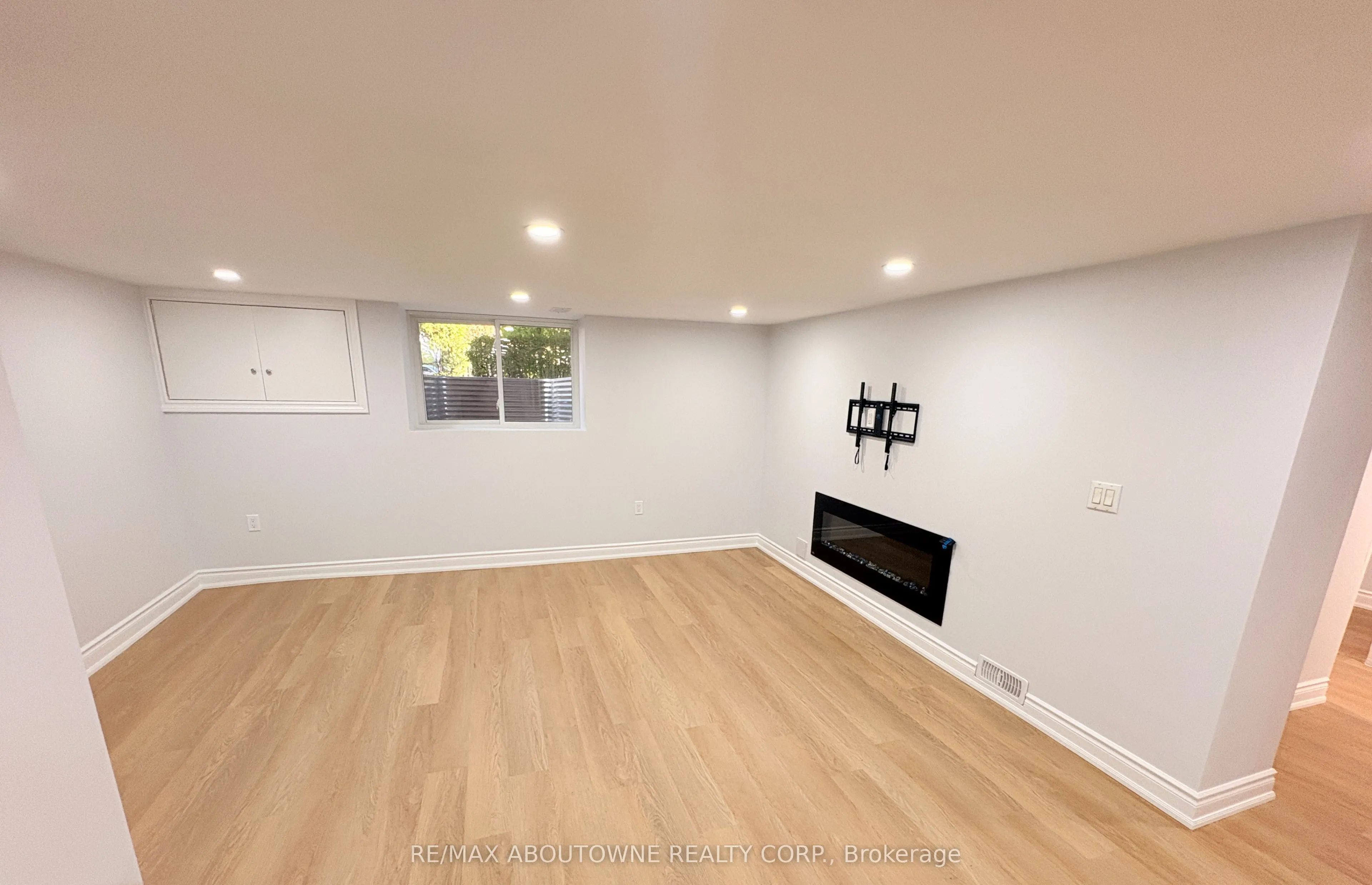202 Victoria Road N, #Basement