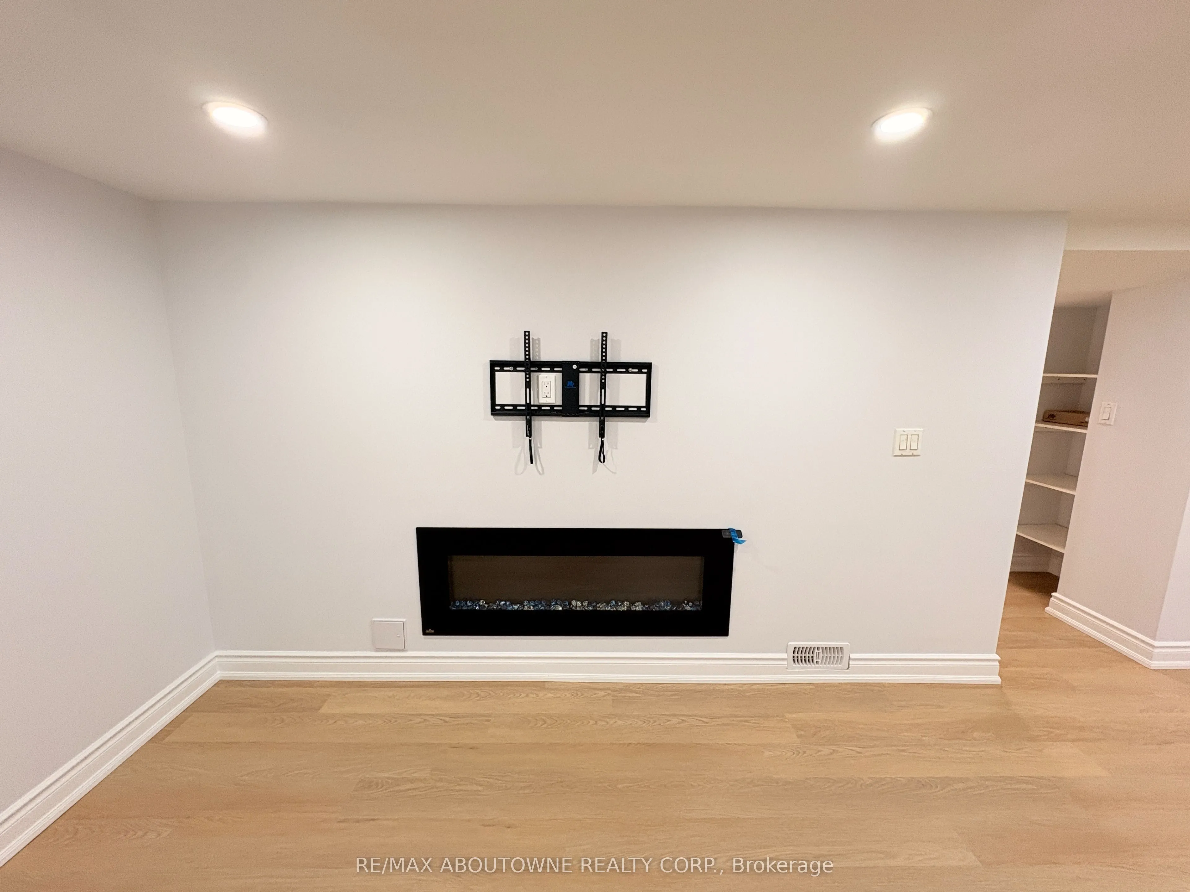 202 Victoria Road N, #Basement
