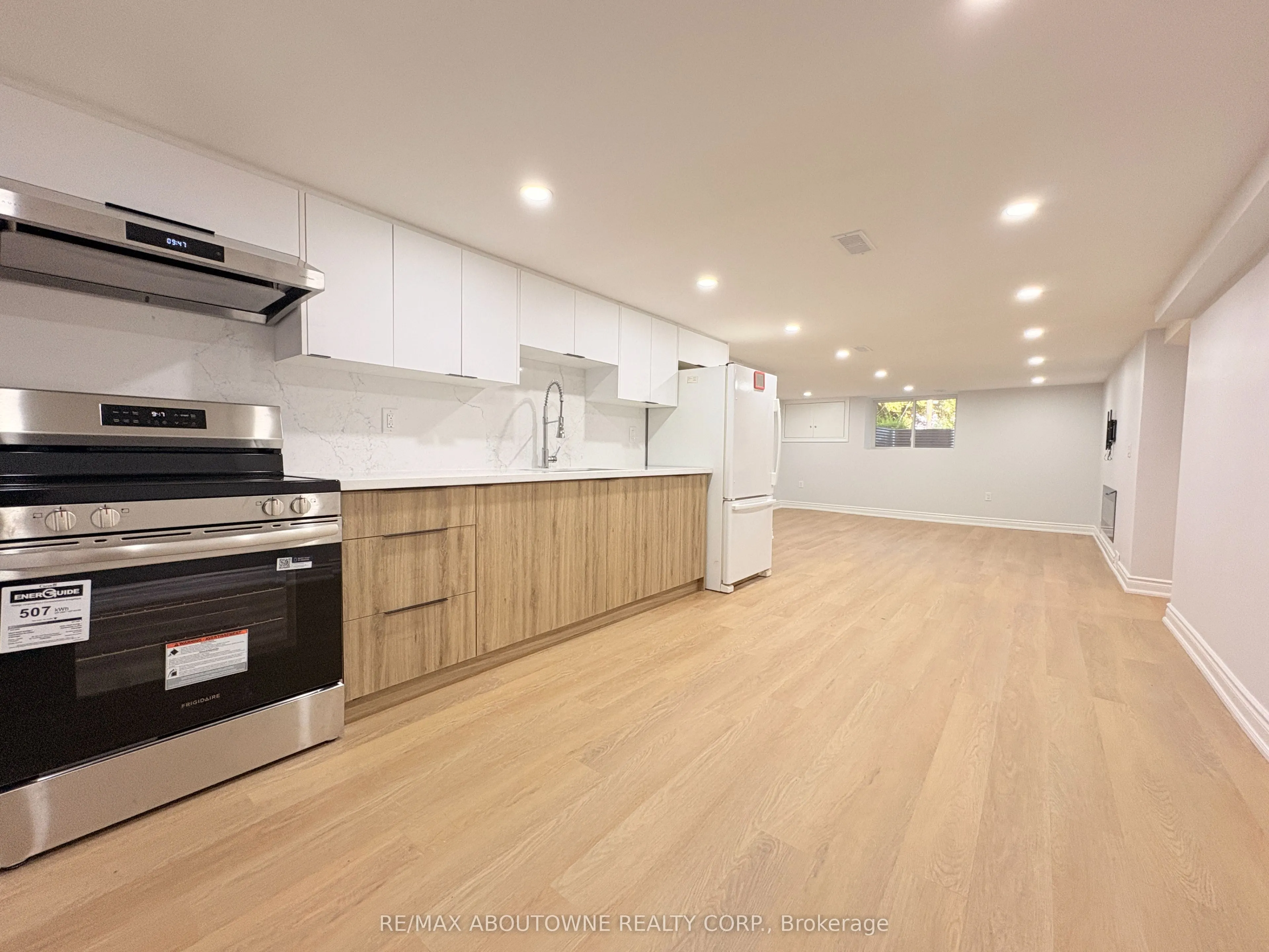 202 Victoria Road N, #Basement