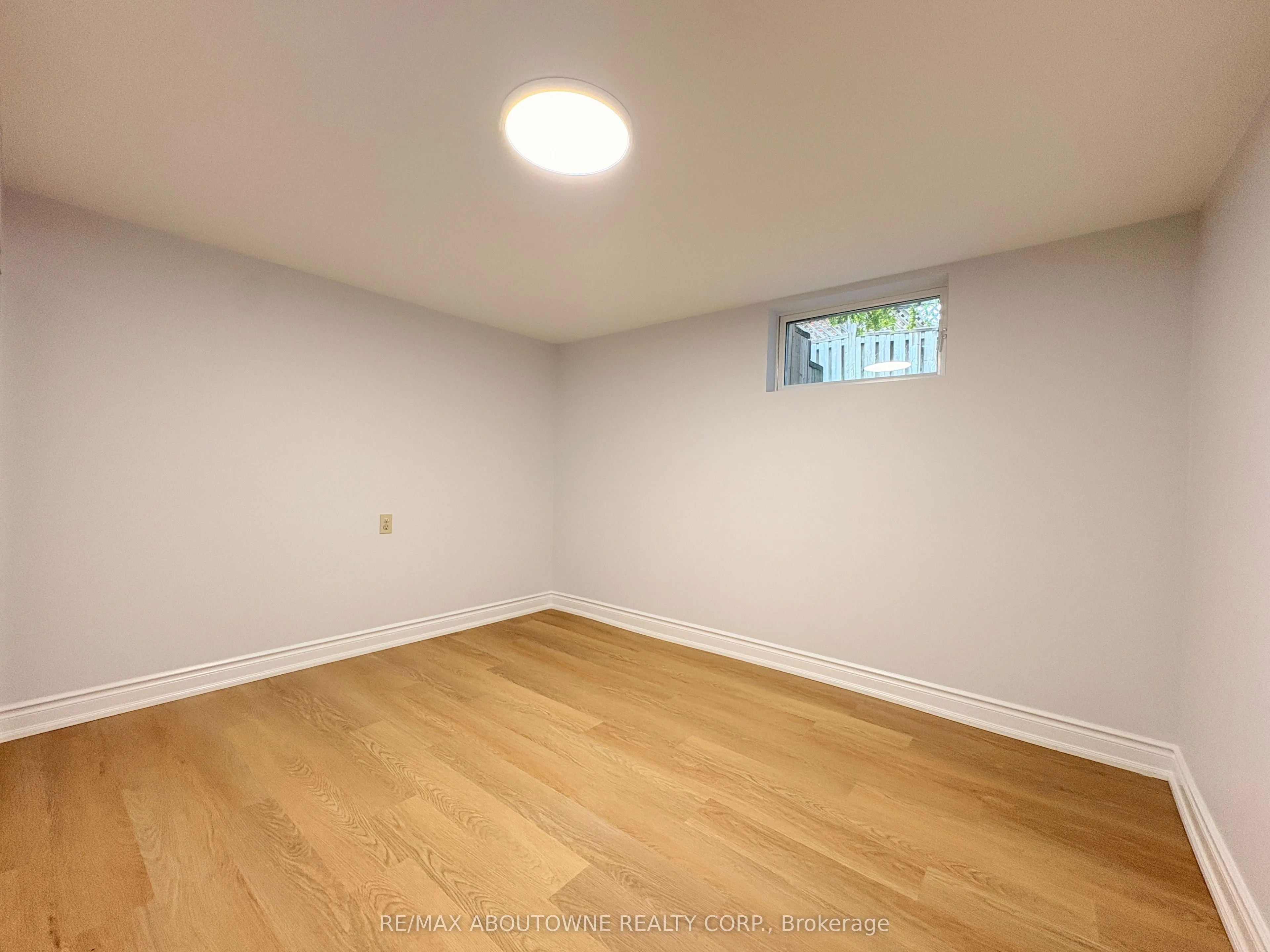 202 Victoria Road N, #Basement
