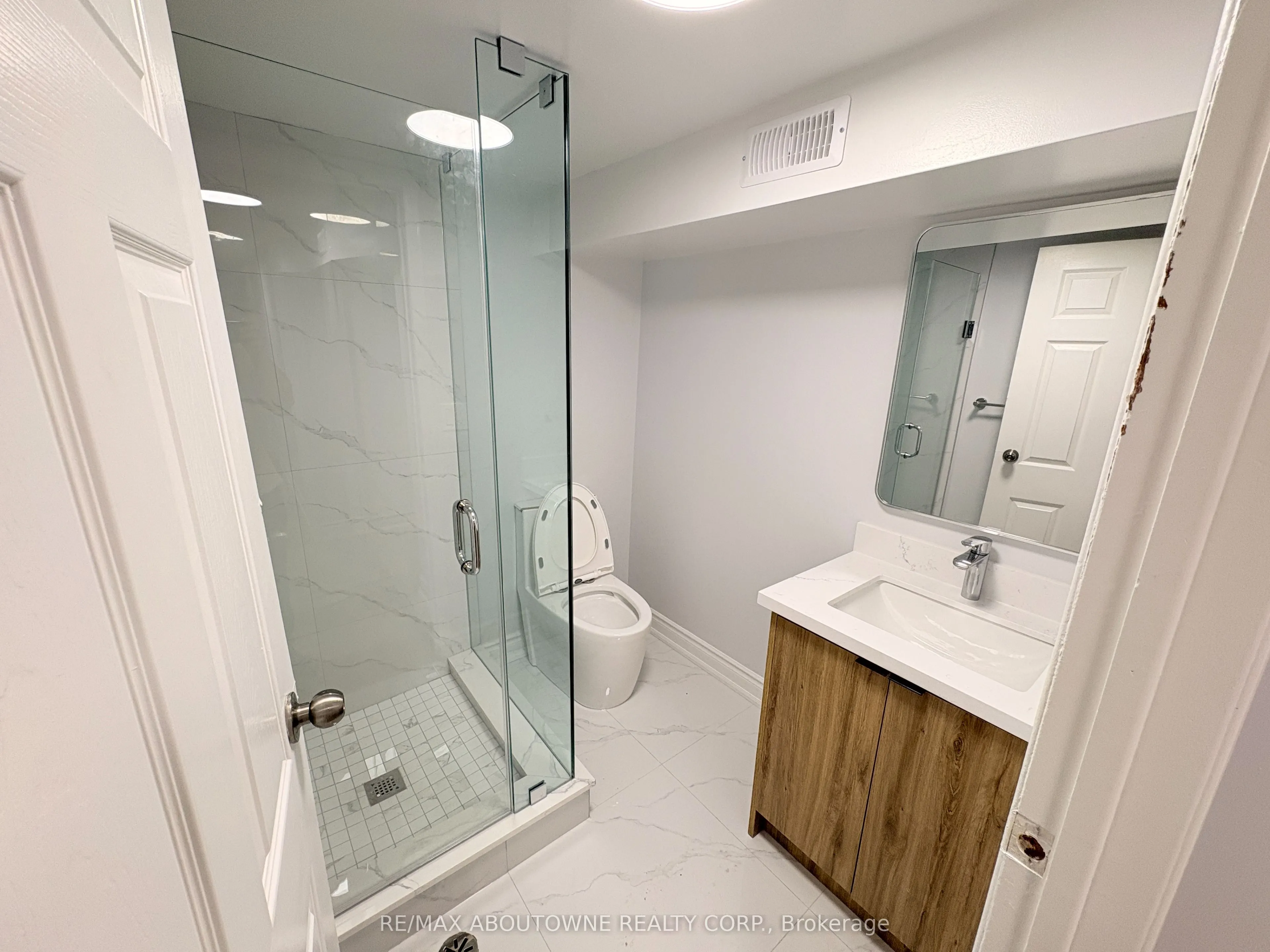 202 Victoria Road N, #Basement
