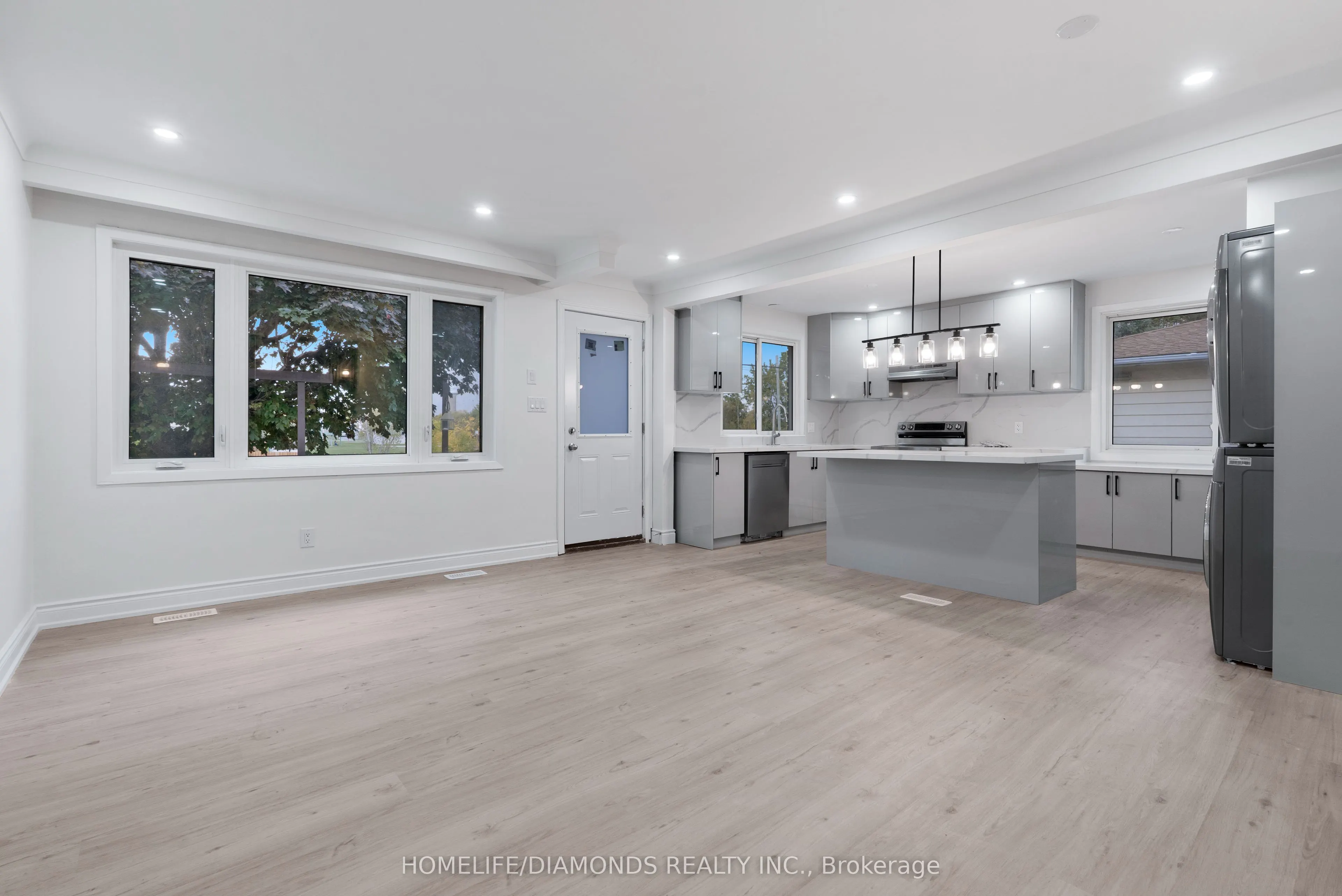 210 MACKAN Street