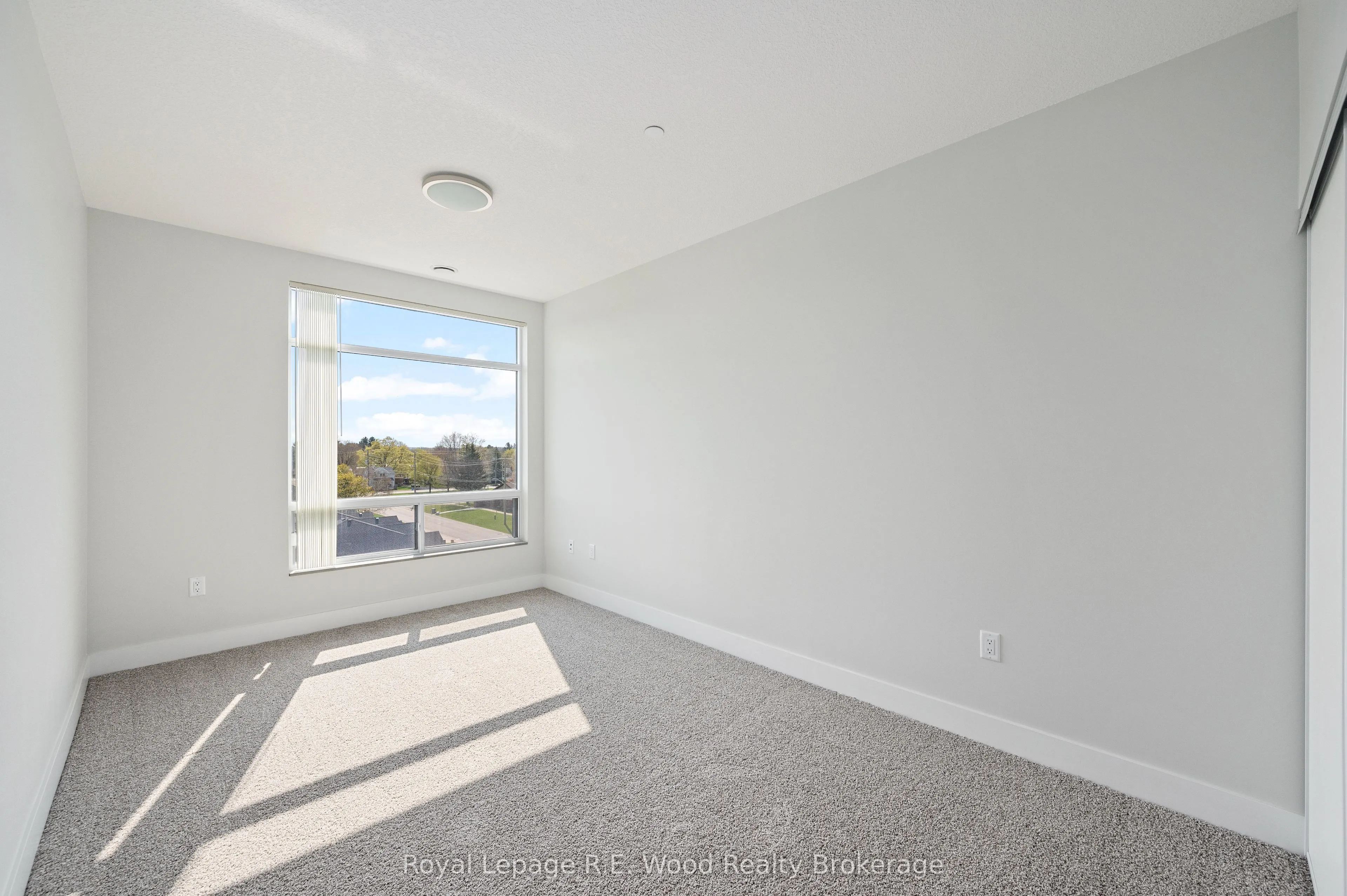 98 King Street, #101
