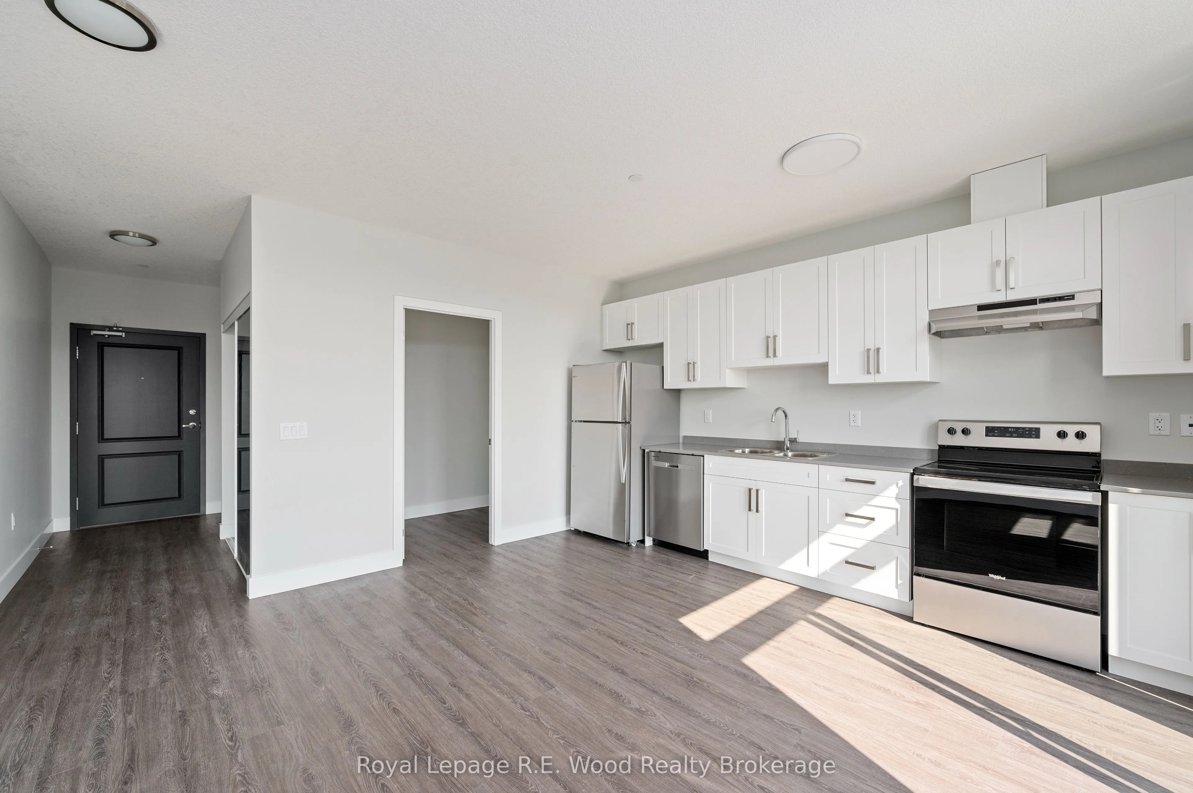98 King Street, #101