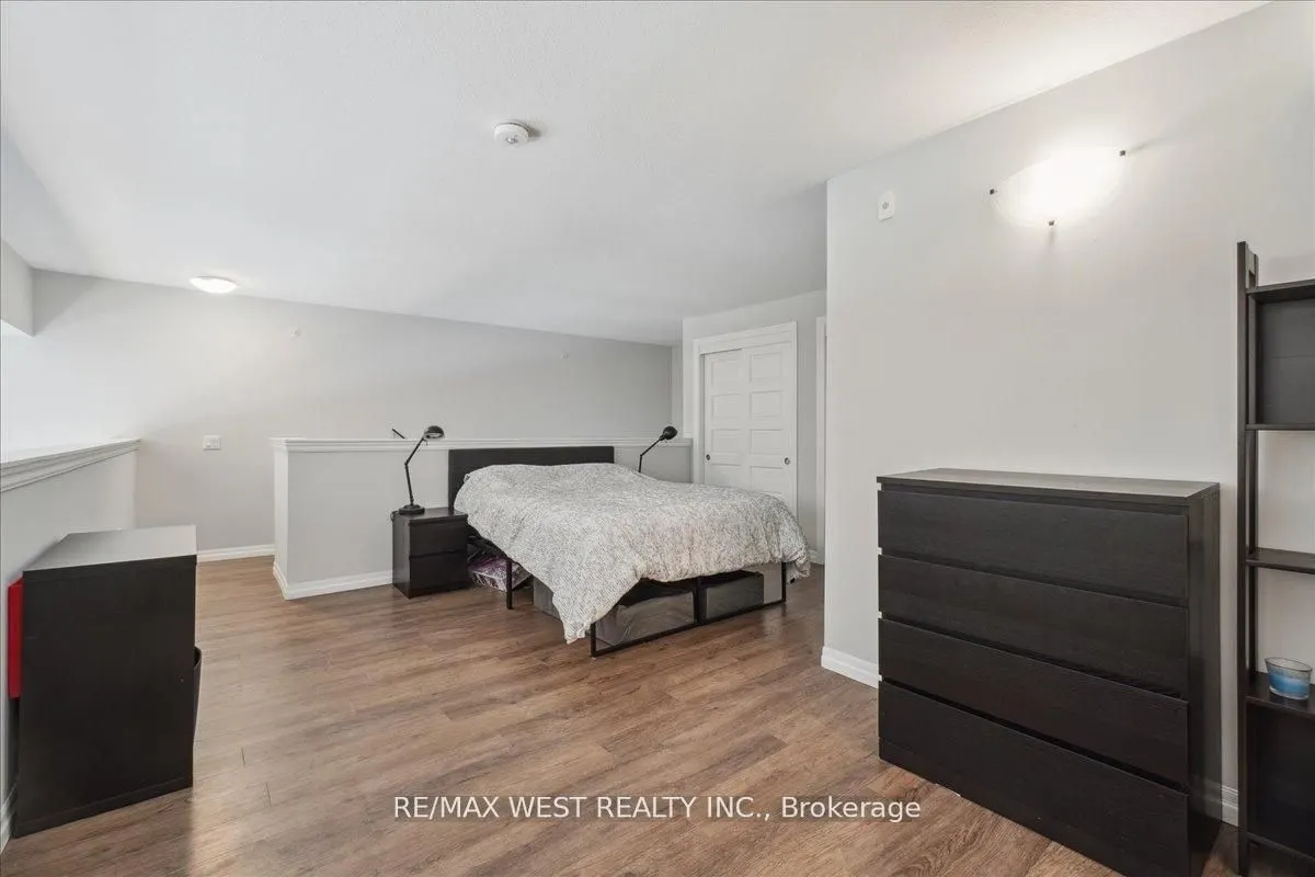 35 Kingsbury Square, #413